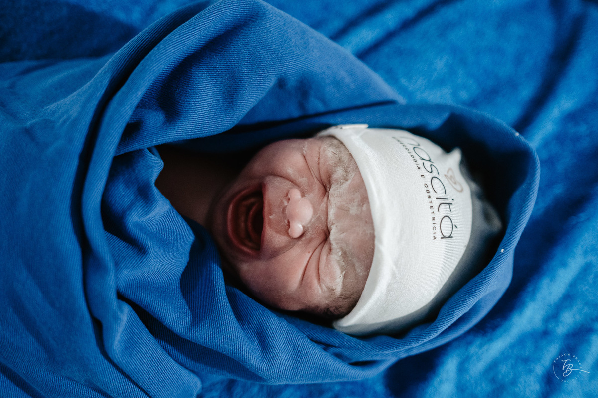 fotografia de parto normal na maternidade santa helena em florianópolis, fotos de parto por Thiago Braga fotografia