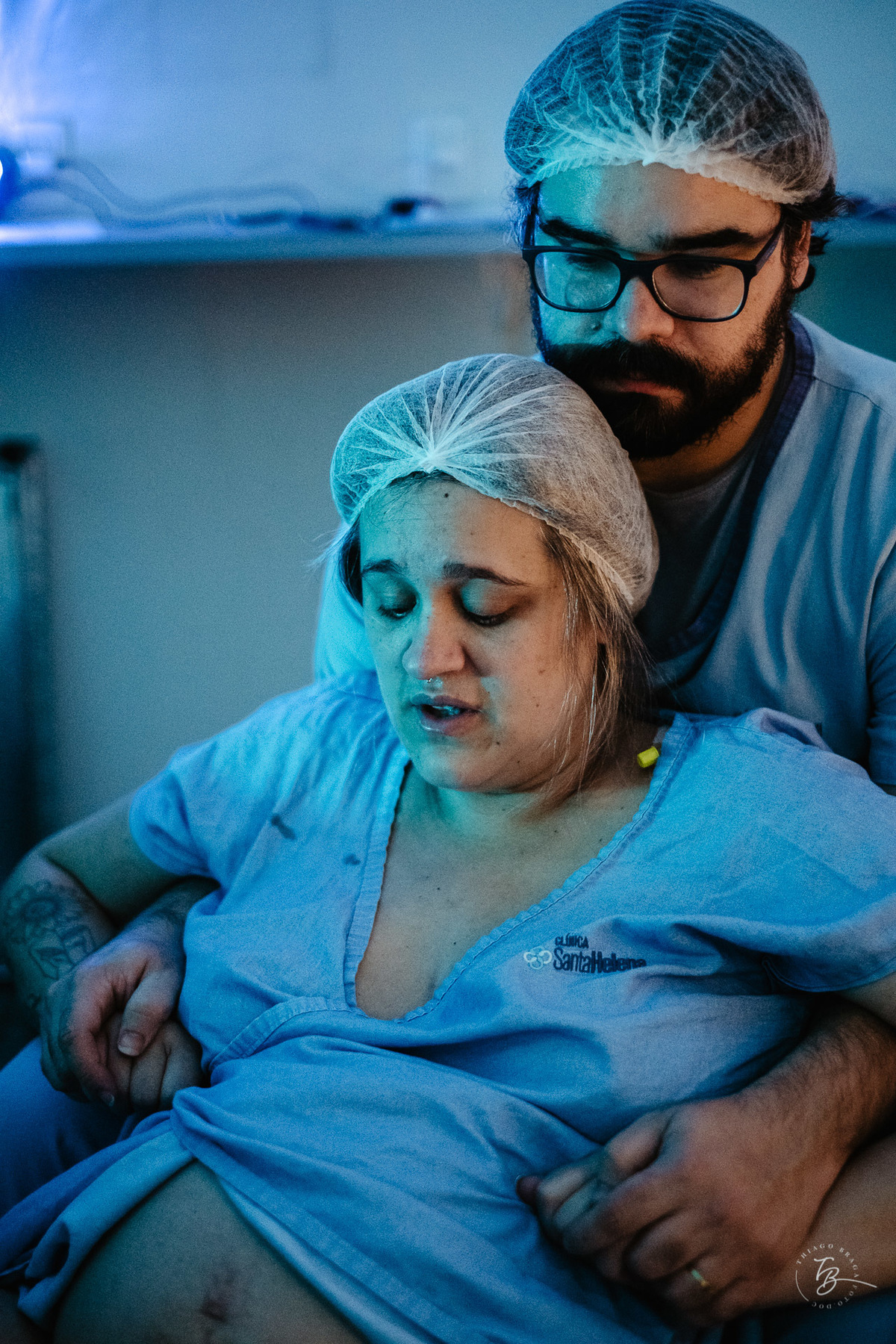 fotografia de parto normal na maternidade santa helena em florianópolis, fotos de parto por Thiago Braga fotografia