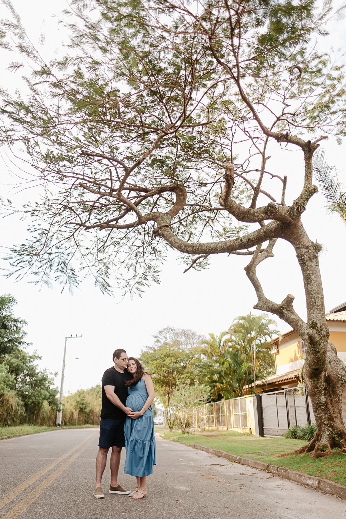 ensaio gestante no fim de tarde no novo campeche em Florianópolis por Thiago Braga Fotografia