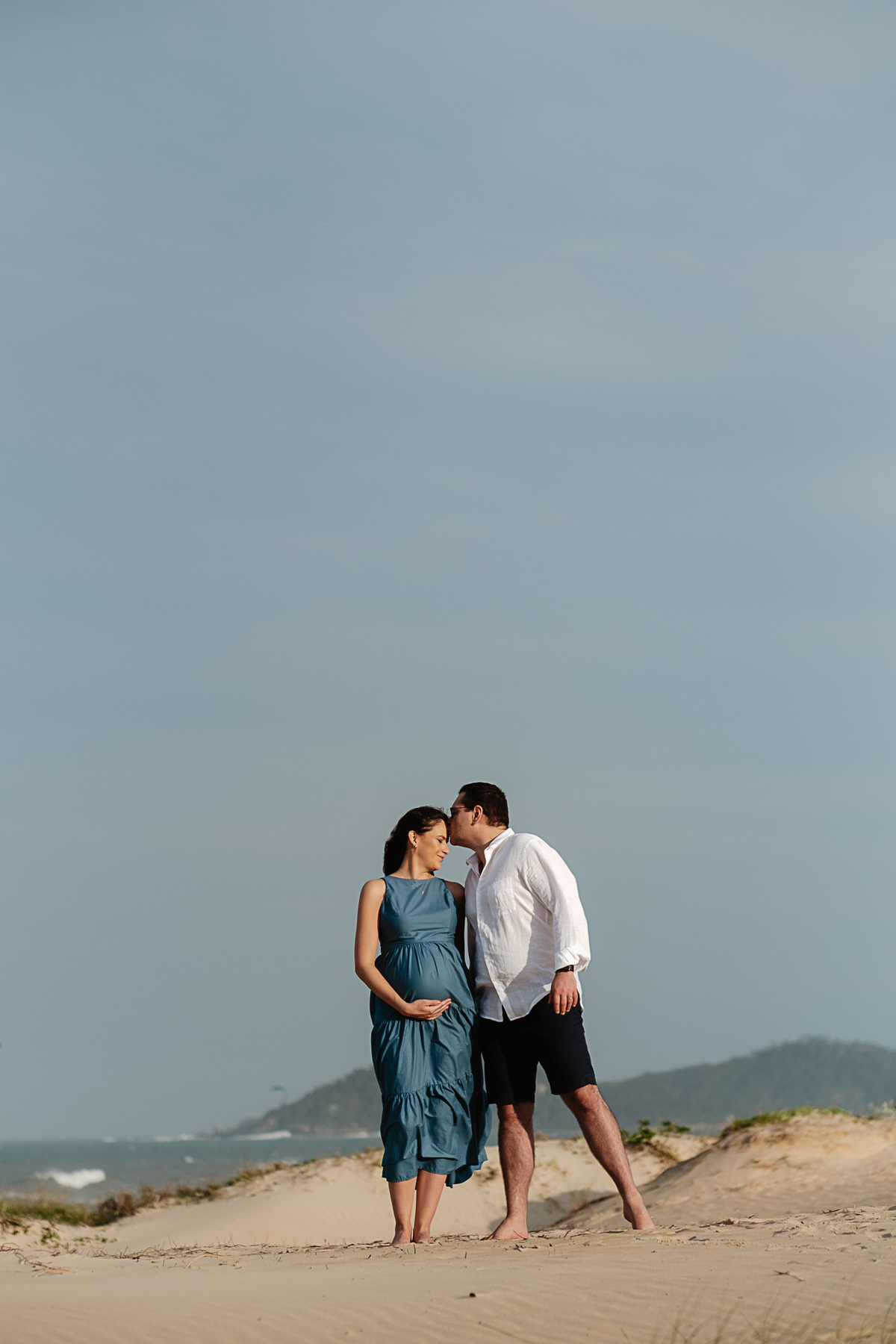 ensaio gestante no fim de tarde no novo campeche em Florianópolis por Thiago Braga Fotografia