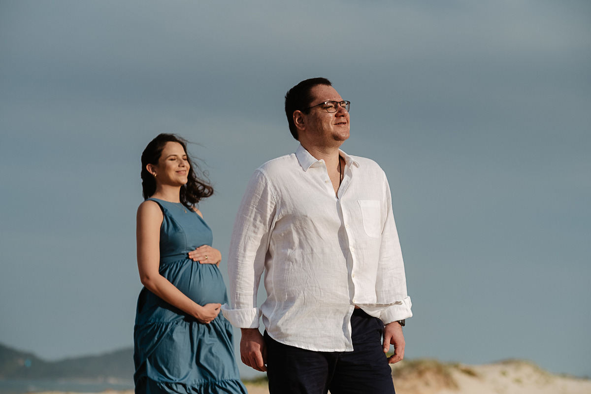 ensaio gestante no fim de tarde no novo campeche em Florianópolis por Thiago Braga Fotografia