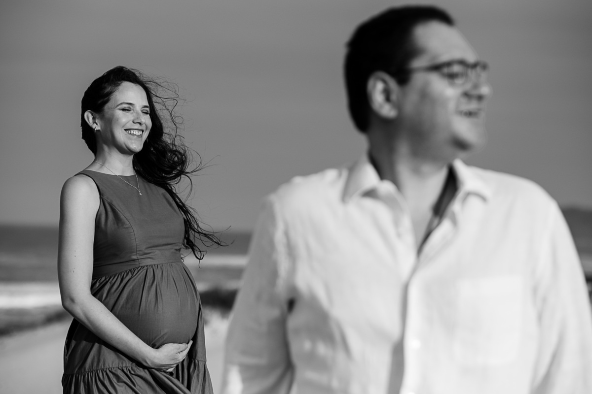 ensaio gestante no fim de tarde no novo campeche em Florianópolis por Thiago Braga Fotografia
