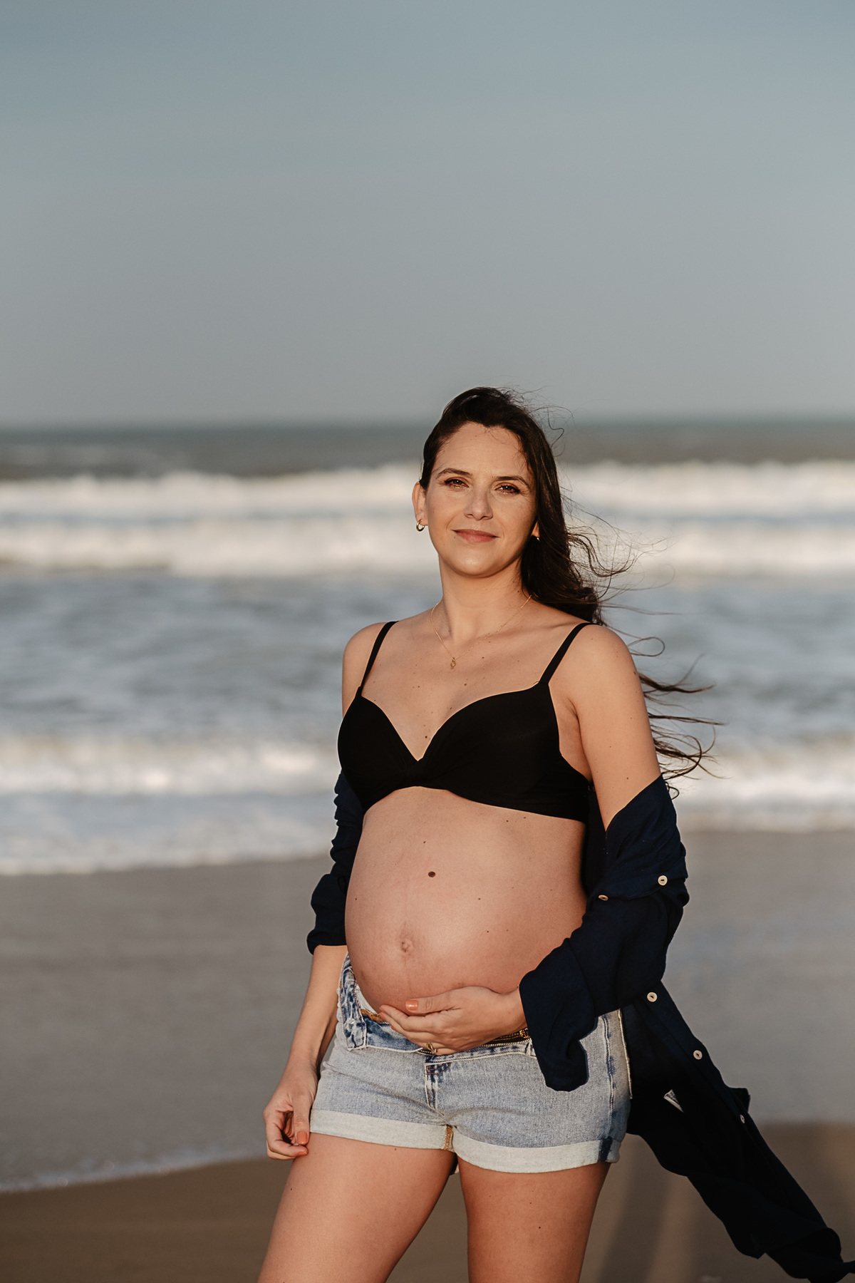 ensaio gestante no fim de tarde no novo campeche em Florianópolis por Thiago Braga Fotografia