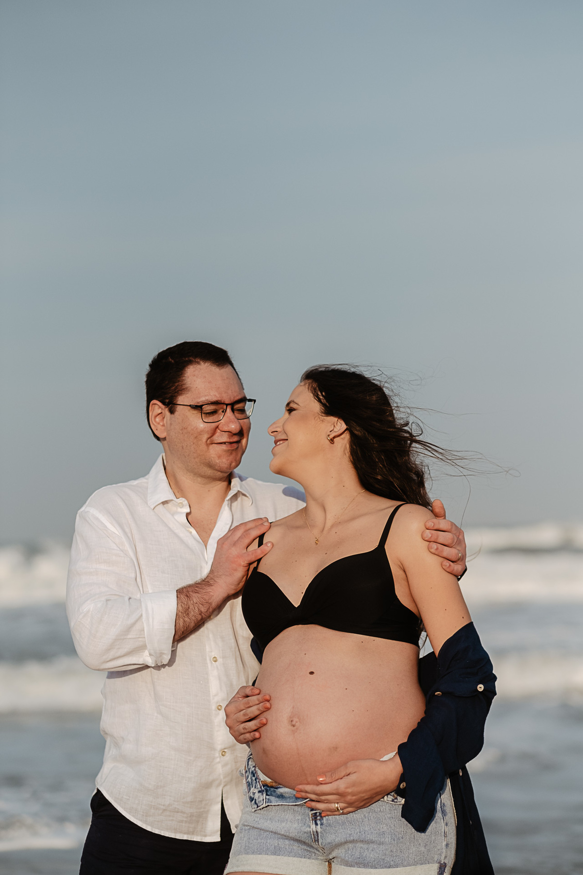 ensaio gestante no fim de tarde no novo campeche em Florianópolis por Thiago Braga Fotografia