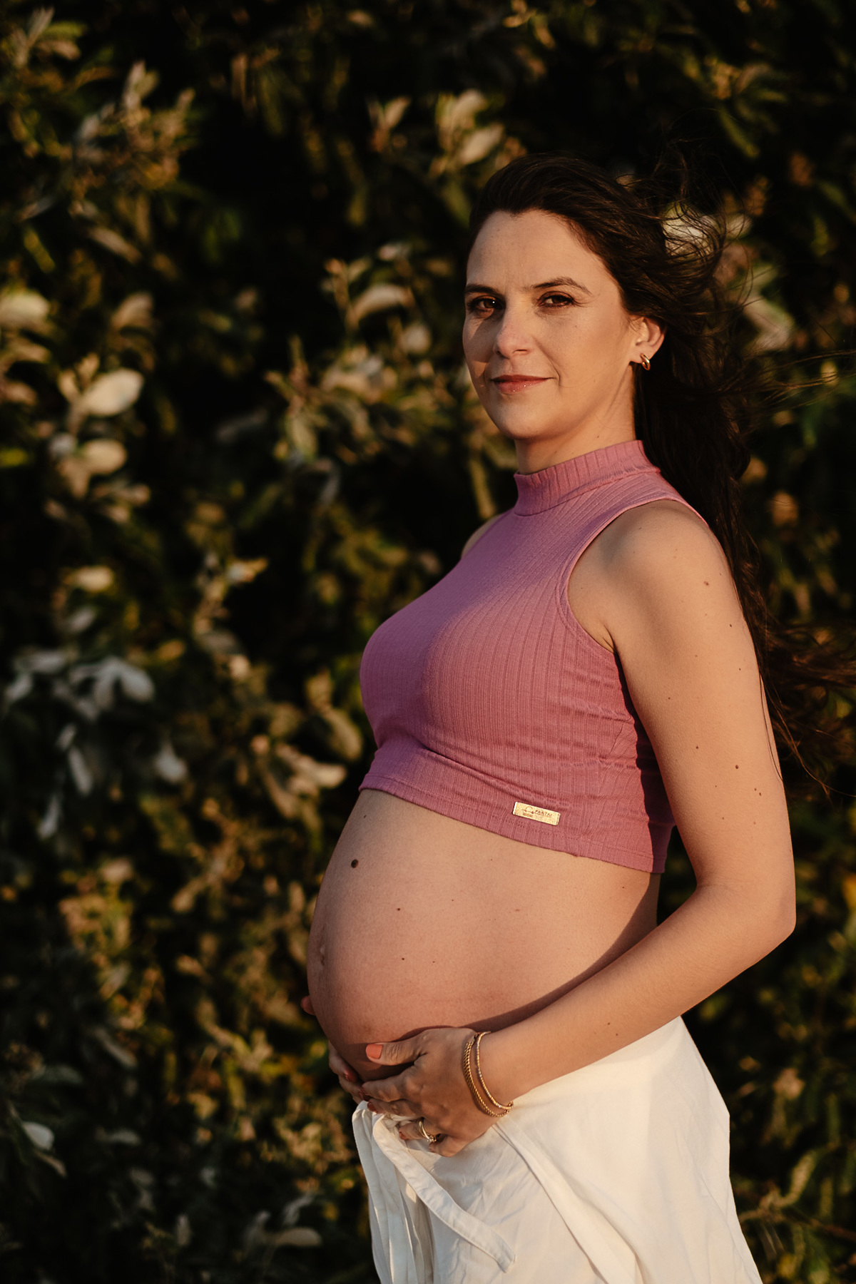 ensaio gestante no fim de tarde no novo campeche em Florianópolis por Thiago Braga Fotografia