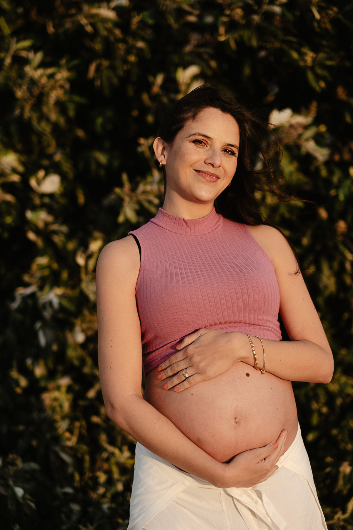 ensaio gestante no fim de tarde no novo campeche em Florianópolis por Thiago Braga Fotografia