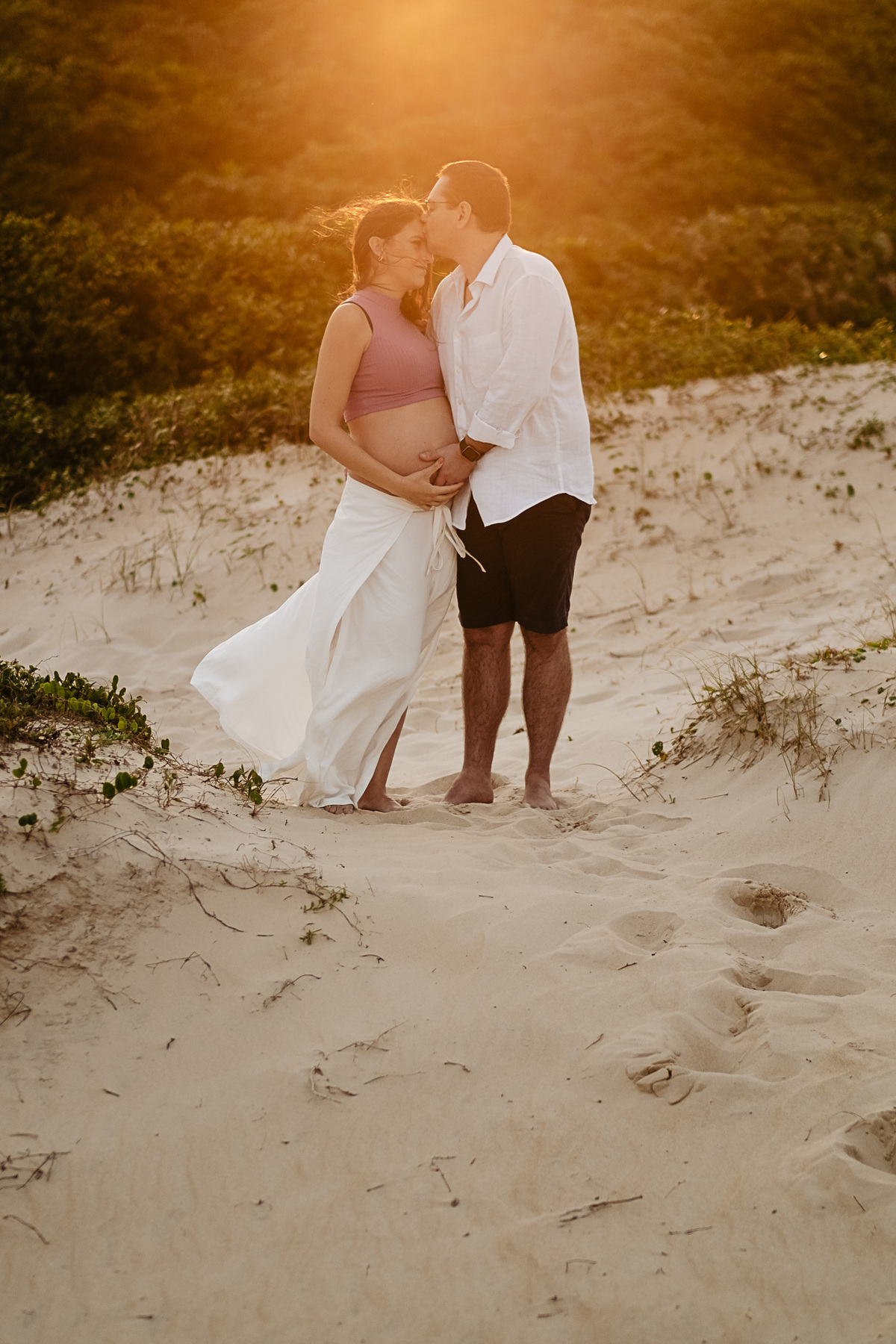 ensaio gestante no fim de tarde no novo campeche em Florianópolis por Thiago Braga Fotografia