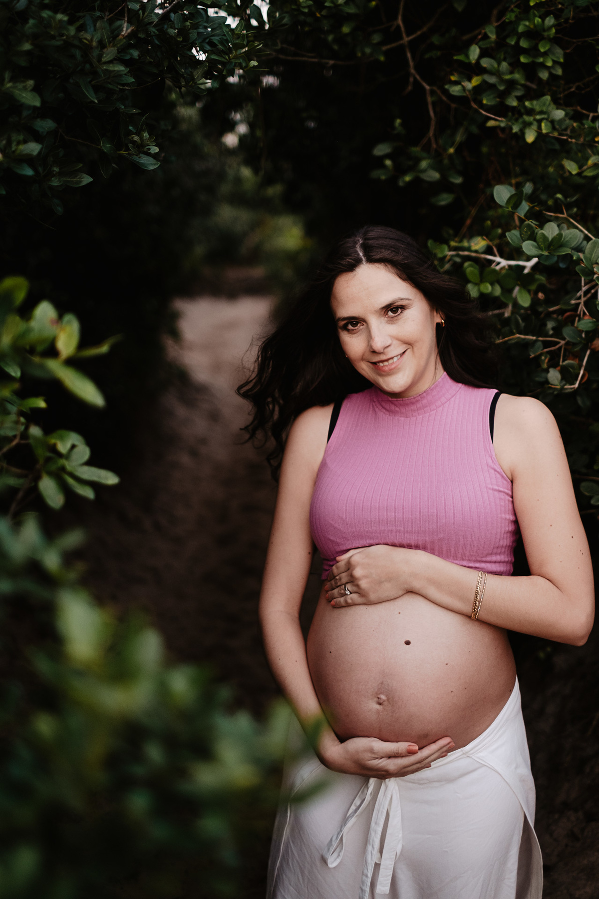 ensaio gestante no fim de tarde no novo campeche em Florianópolis por Thiago Braga Fotografia