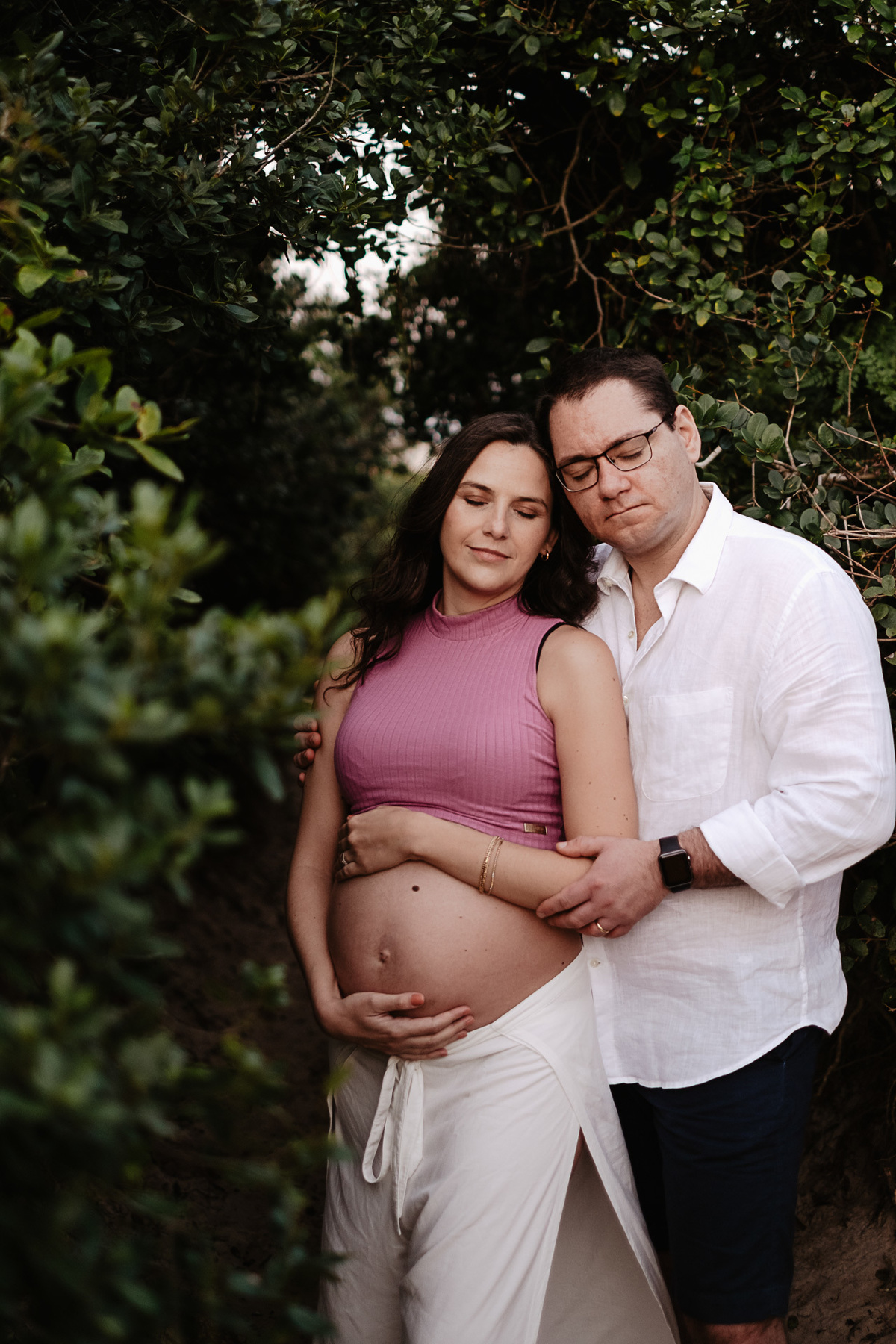 ensaio gestante no fim de tarde no novo campeche em Florianópolis por Thiago Braga Fotografia