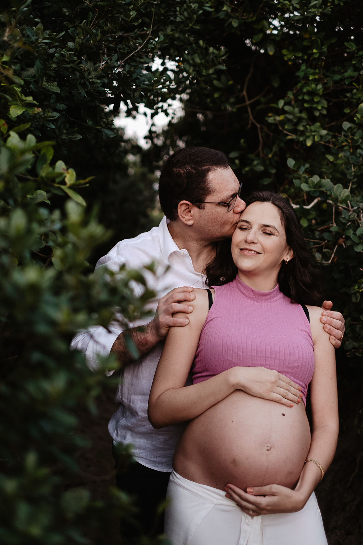 ensaio gestante no fim de tarde no novo campeche em Florianópolis por Thiago Braga Fotografia