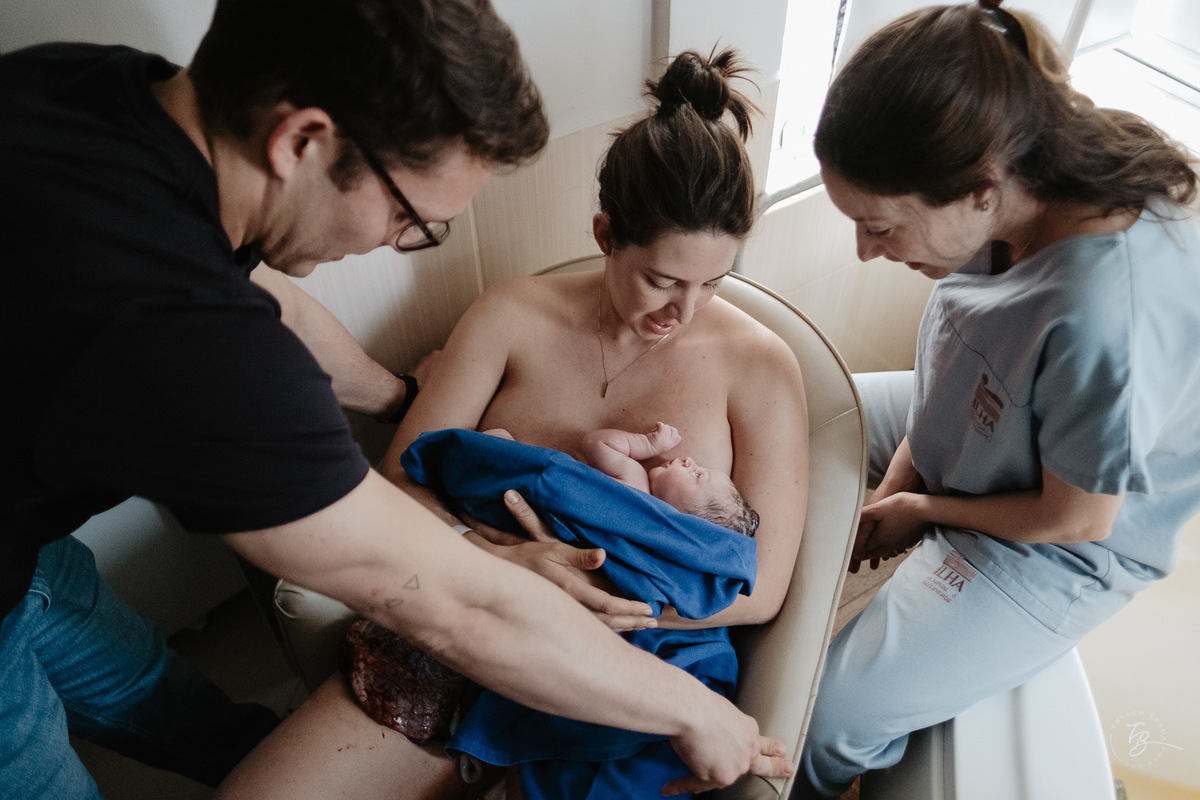 parto normal, no ilha maternidade por Thiago Braga fotografia