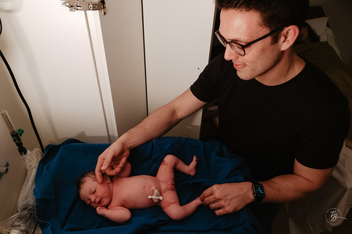 parto normal, no ilha maternidade por Thiago Braga fotografia