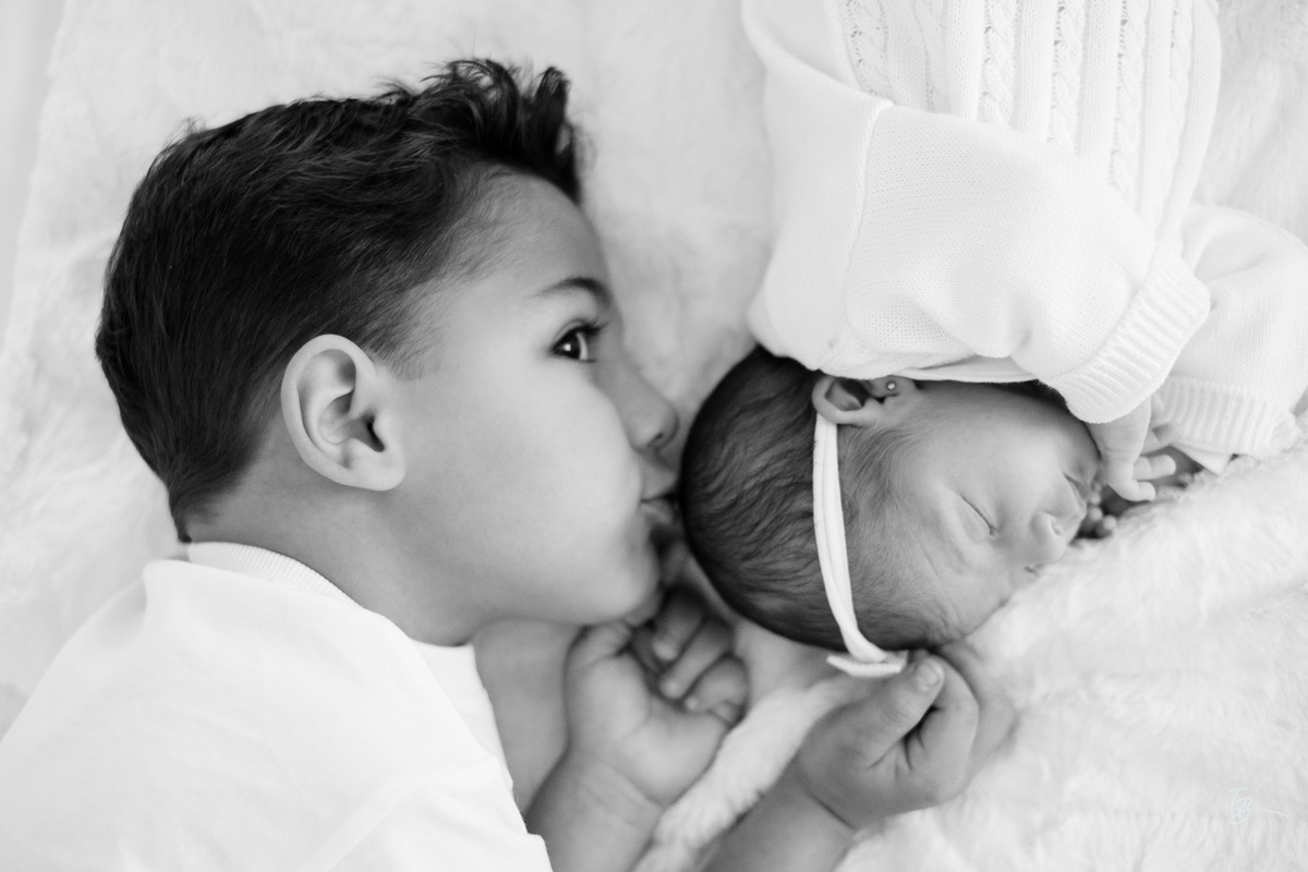 Newbornlifestyle no hotel kplatz em São José, primeiros dias da Laura por Thiago Braga Fotografia