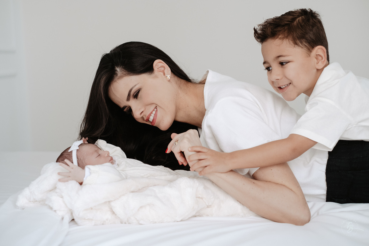 Newbornlifestyle no hotel kplatz em São José, primeiros dias da Laura por Thiago Braga Fotografia