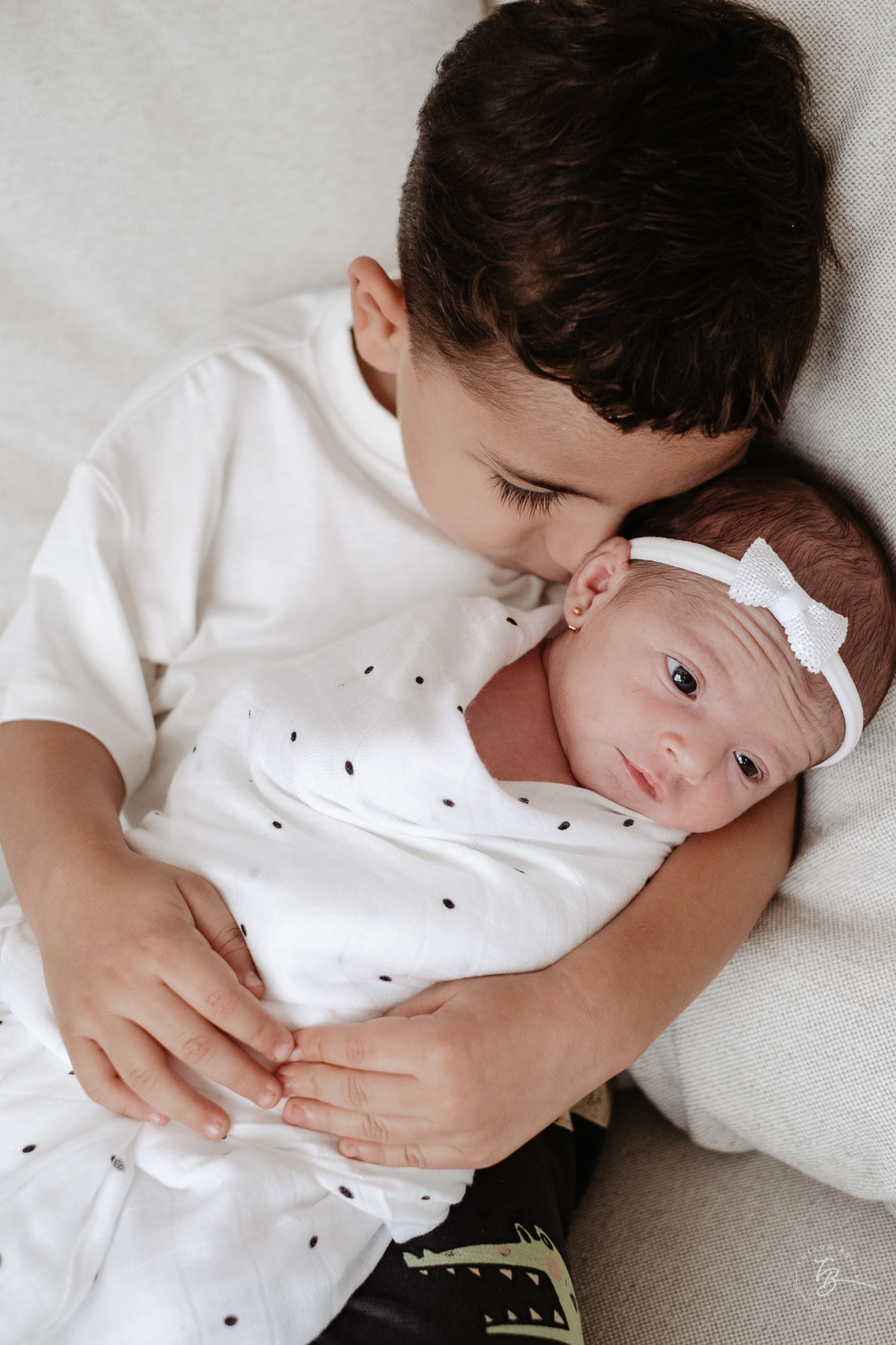 Newbornlifestyle no hotel kplatz em São José, primeiros dias da Laura por Thiago Braga Fotografia