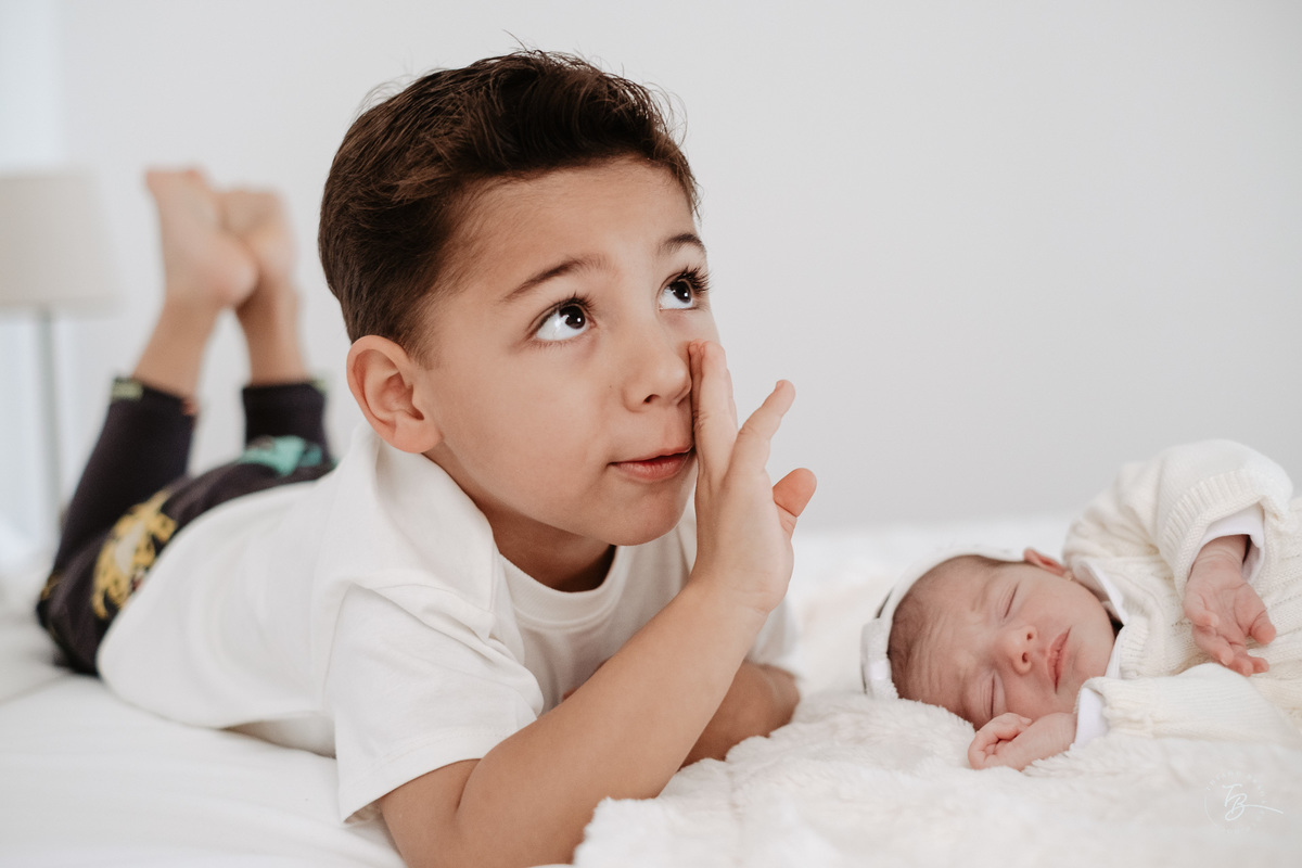 Newbornlifestyle no hotel kplatz em São José, primeiros dias da Laura por Thiago Braga Fotografia