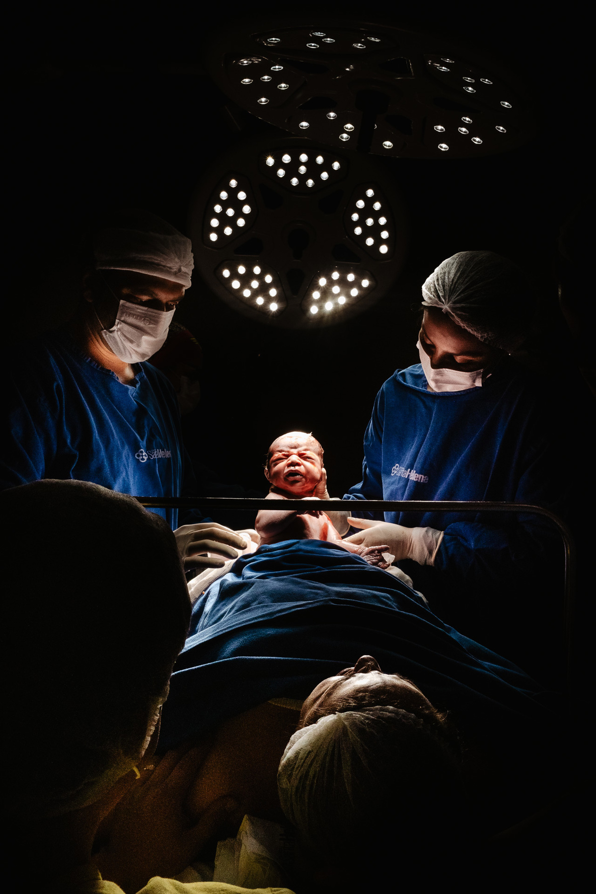 Fotografia de nascimento por Thiago Braga, na maternidade Santa Helena em Florianópolis