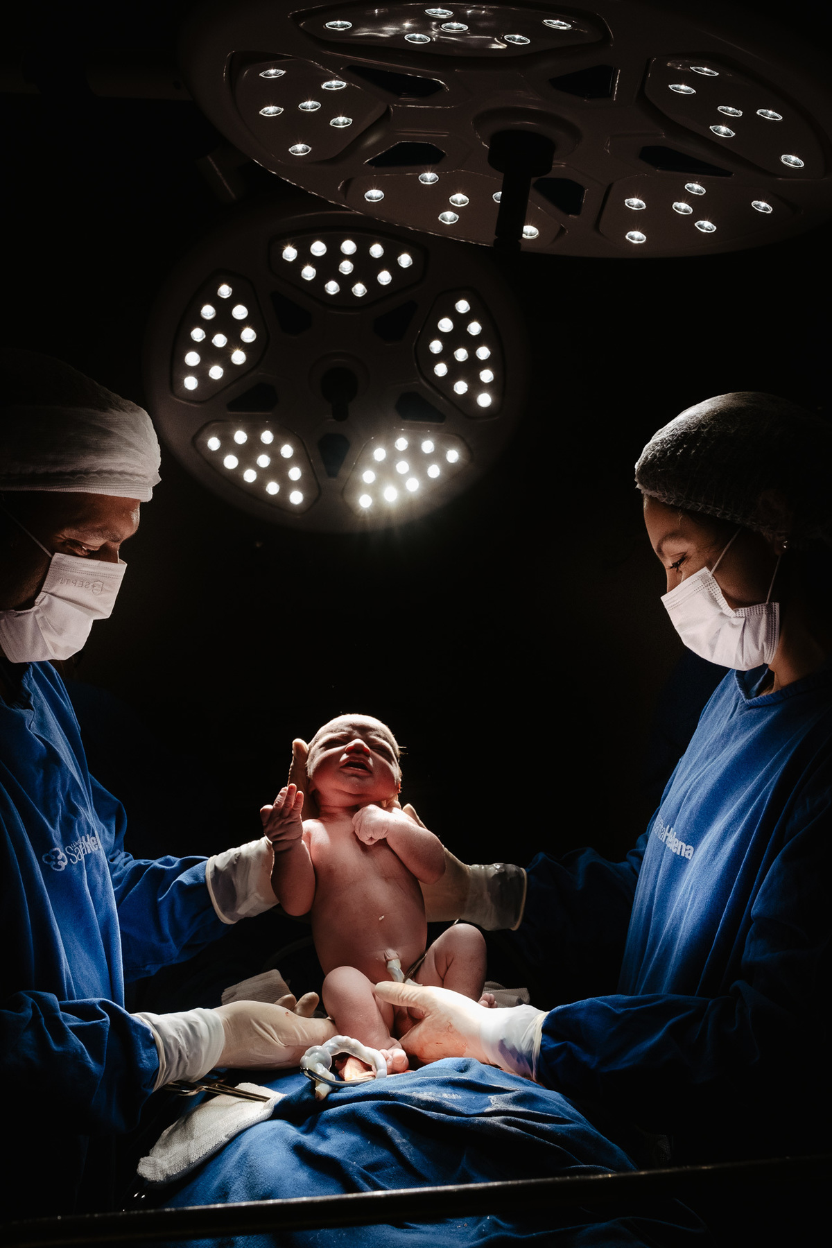 Fotografia de nascimento por Thiago Braga, na maternidade Santa Helena em Florianópolis