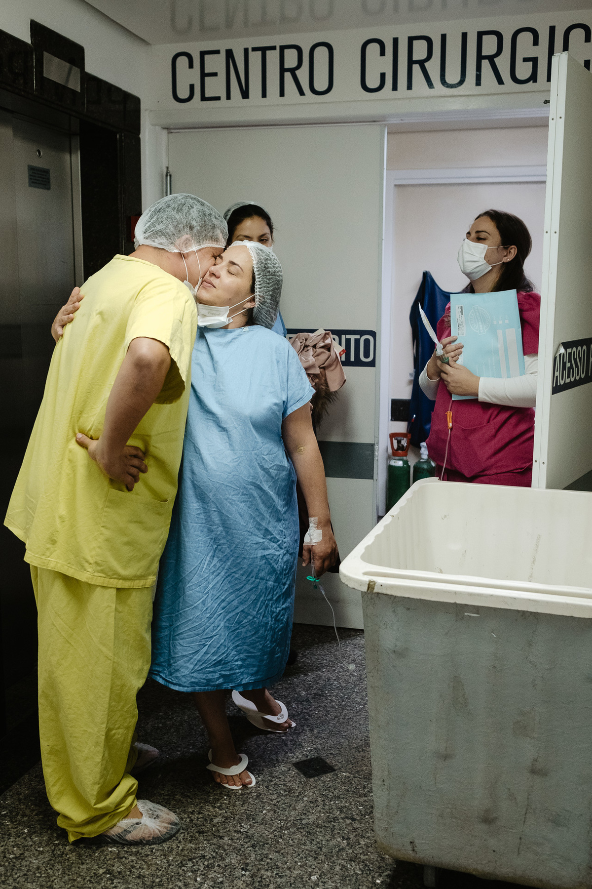 Fotografia de nascimento por Thiago Braga, na maternidade Santa Helena em Florianópolis