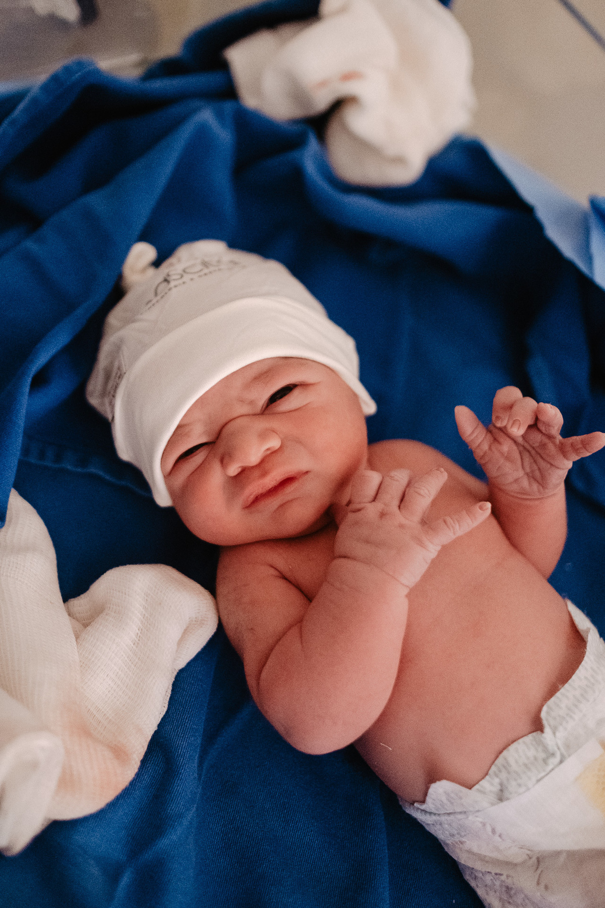 Fotografia de nascimento por Thiago Braga, na maternidade Santa Helena em Florianópolis