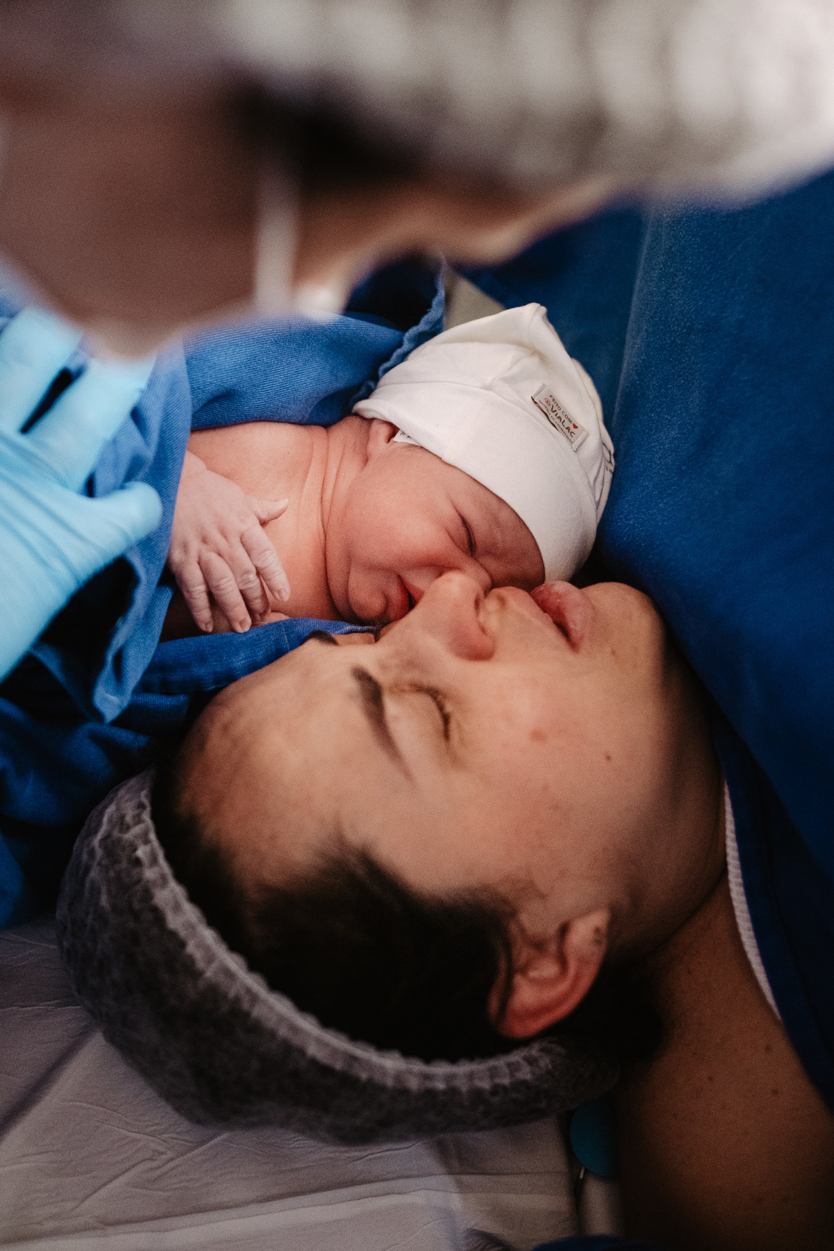 Fotografia de nascimento por Thiago Braga, na maternidade Santa Helena em Florianópolis
