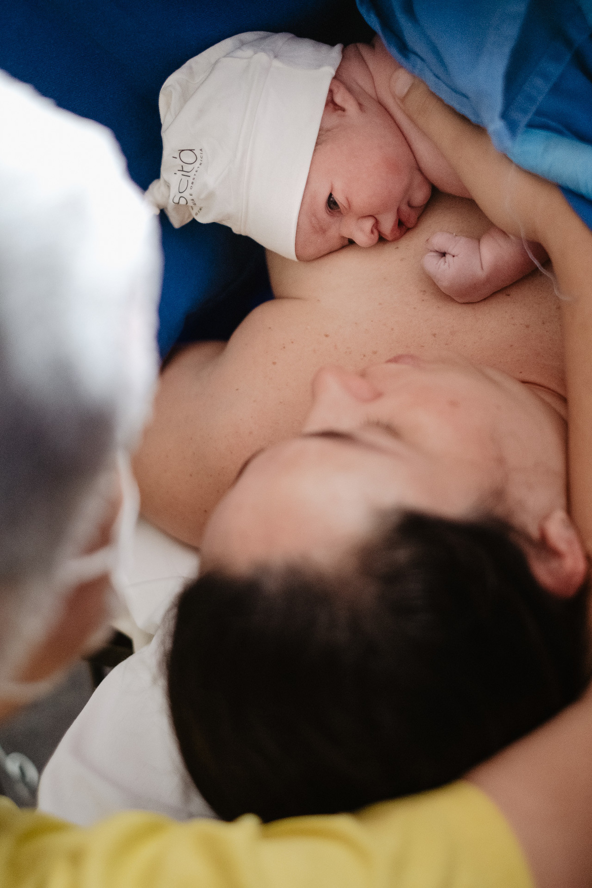 Fotografia de nascimento por Thiago Braga, na maternidade Santa Helena em Florianópolis