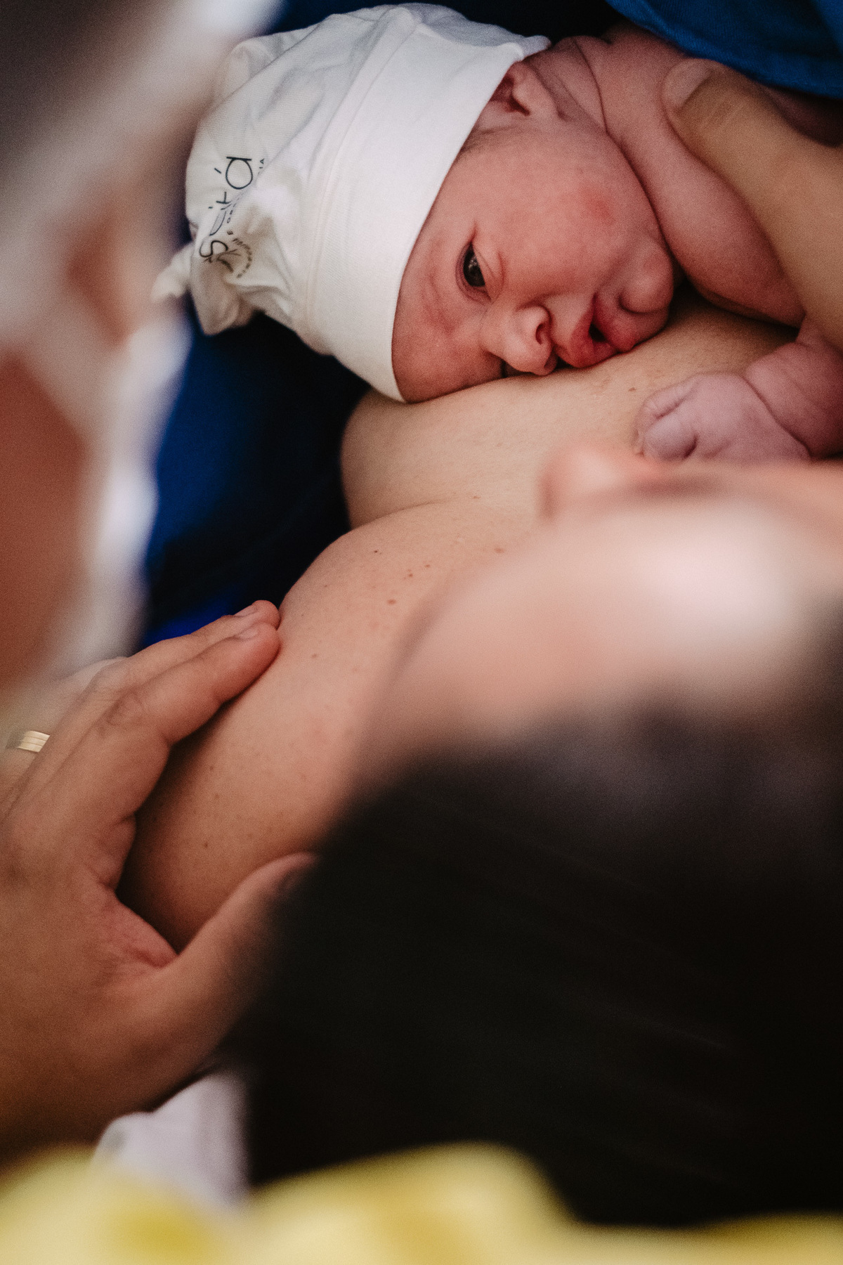 Fotografia de nascimento por Thiago Braga, na maternidade Santa Helena em Florianópolis