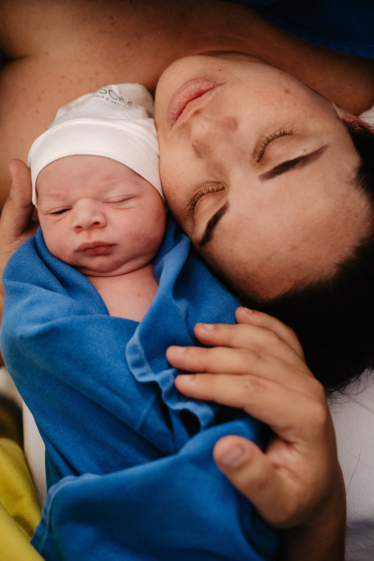 Fotografia de nascimento por Thiago Braga, na maternidade Santa Helena em Florianópolis