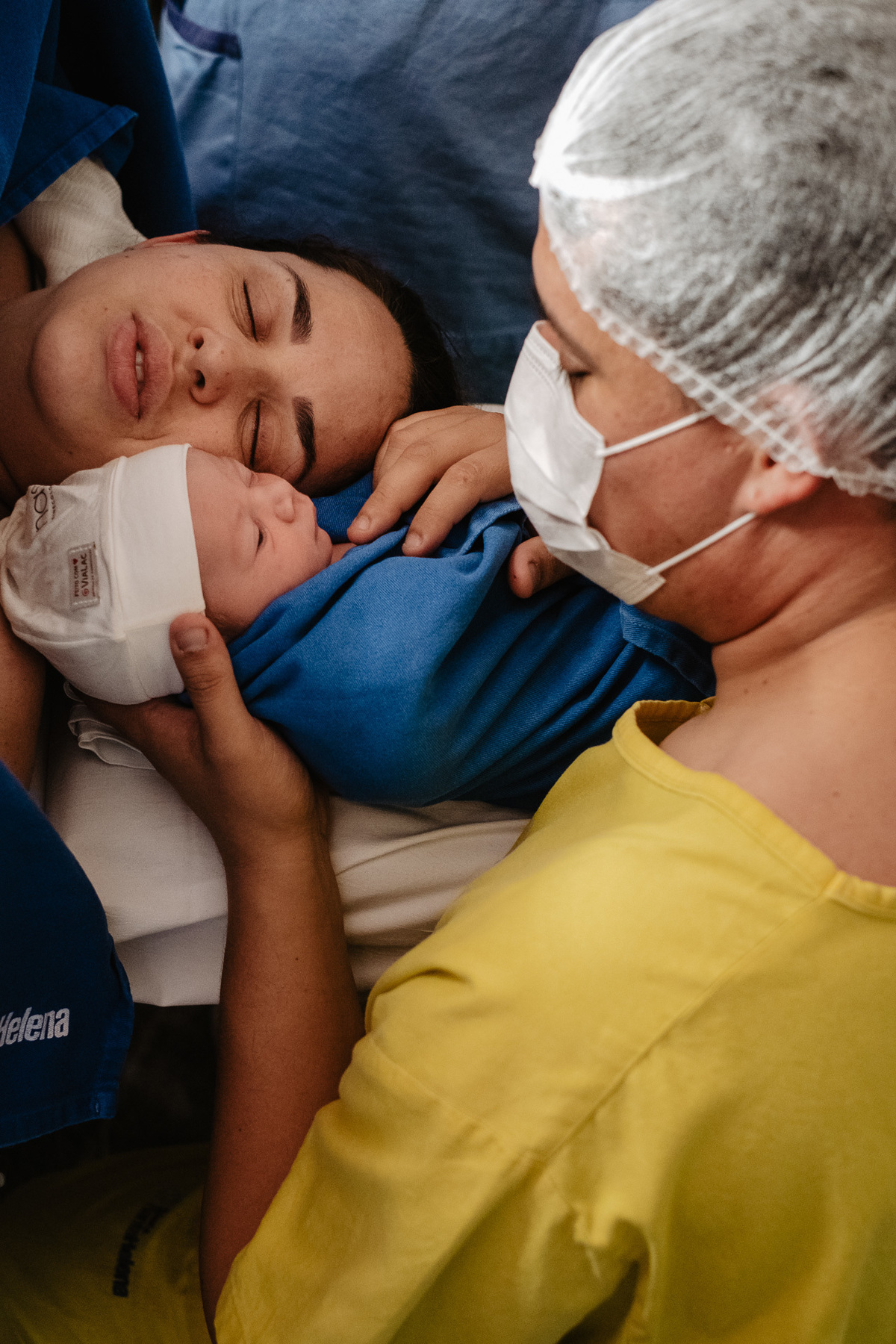Fotografia de nascimento por Thiago Braga, na maternidade Santa Helena em Florianópolis
