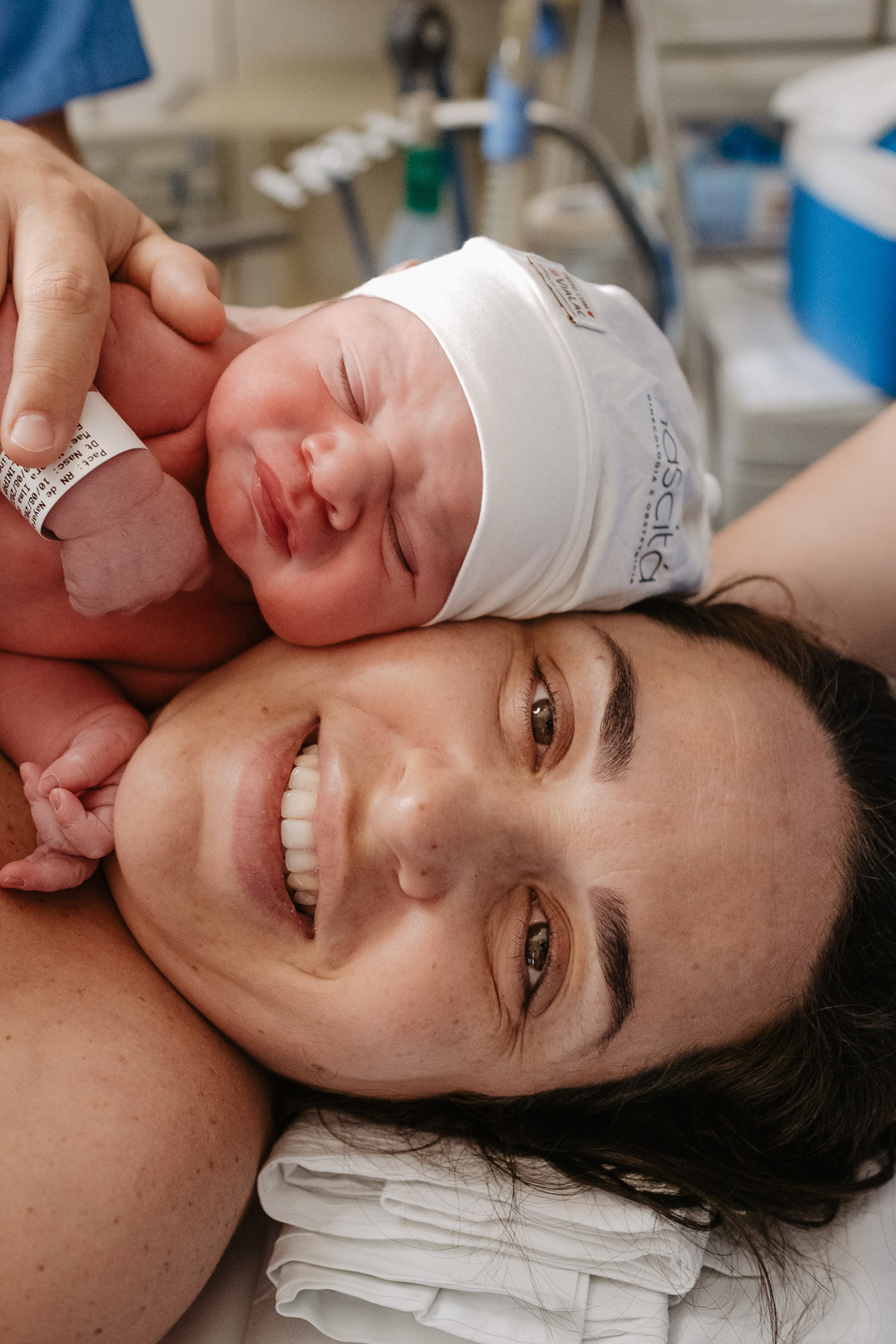 Fotografia de nascimento por Thiago Braga, na maternidade Santa Helena em Florianópolis