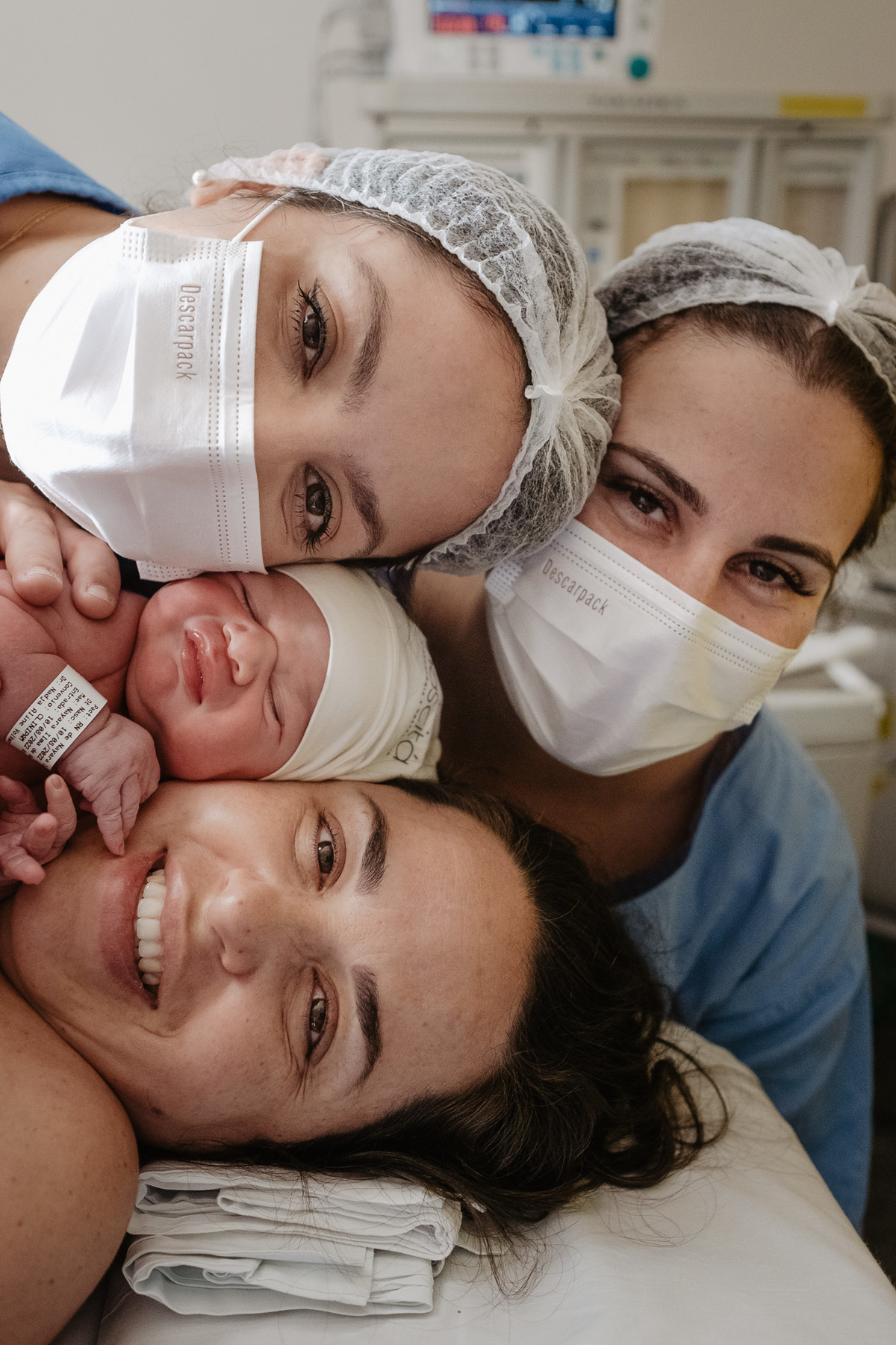 Fotografia de nascimento por Thiago Braga, na maternidade Santa Helena em Florianópolis