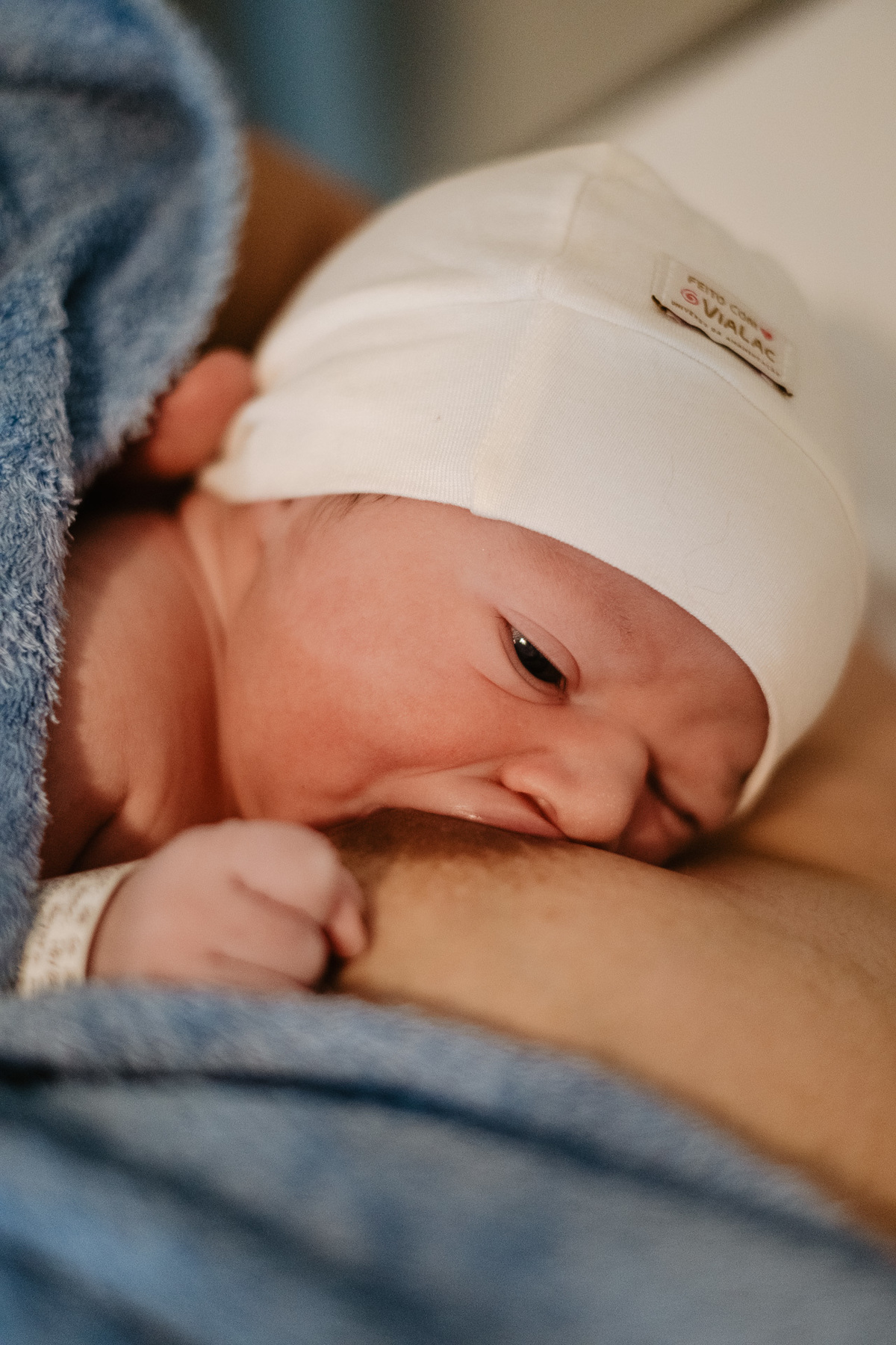 Fotografia de nascimento por Thiago Braga, na maternidade Santa Helena em Florianópolis
