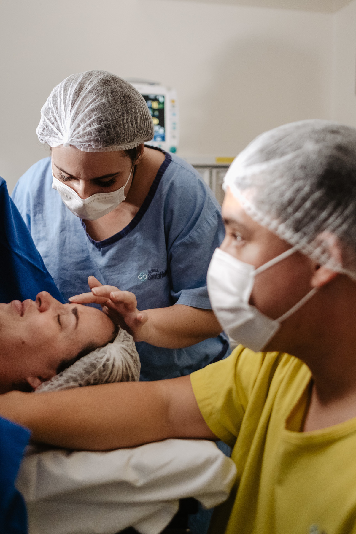 Fotografia de nascimento por Thiago Braga, na maternidade Santa Helena em Florianópolis