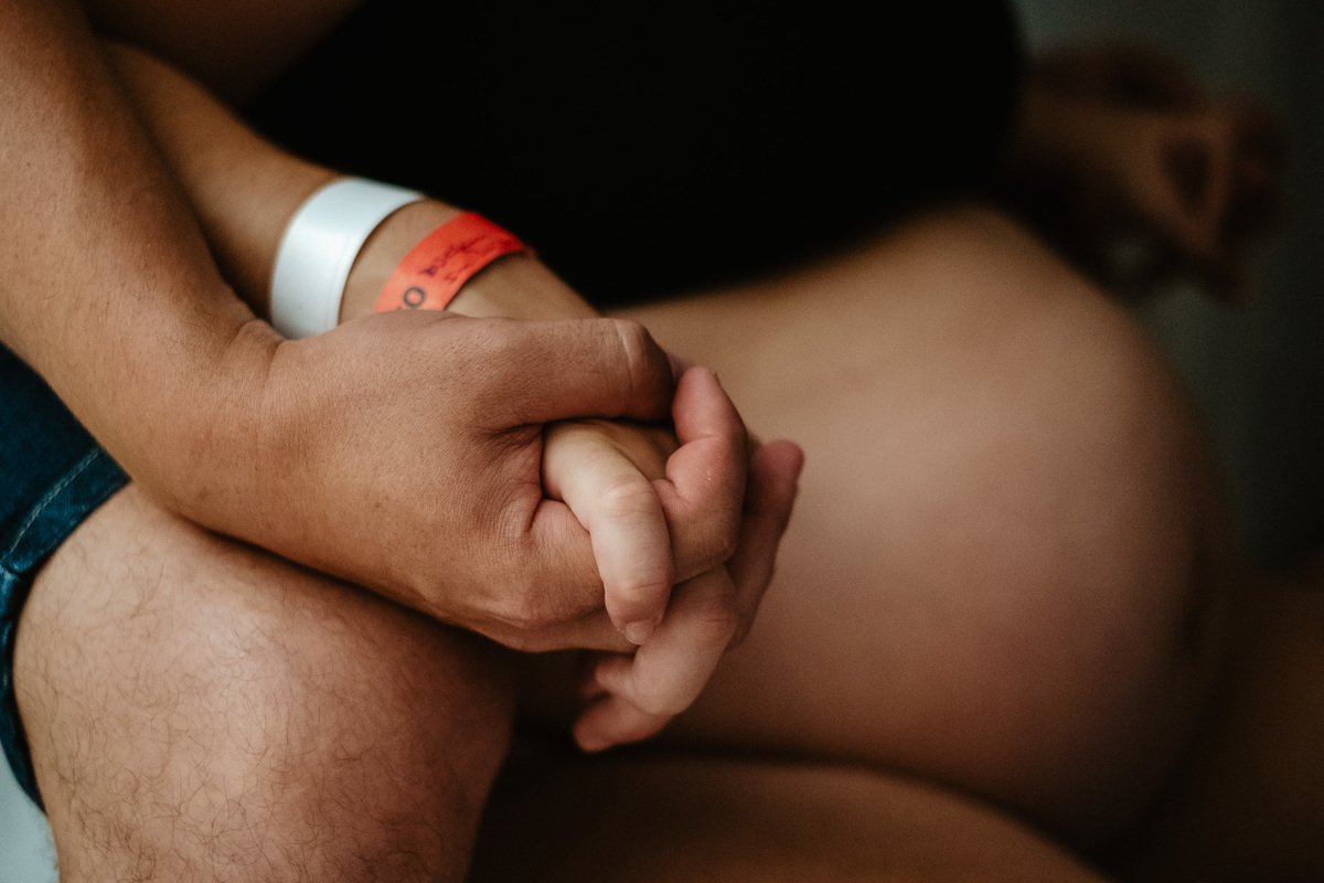 Fotos de parto e nascimento por Thiago Braga, sobre a chegada do Isaac em Florianópolis.