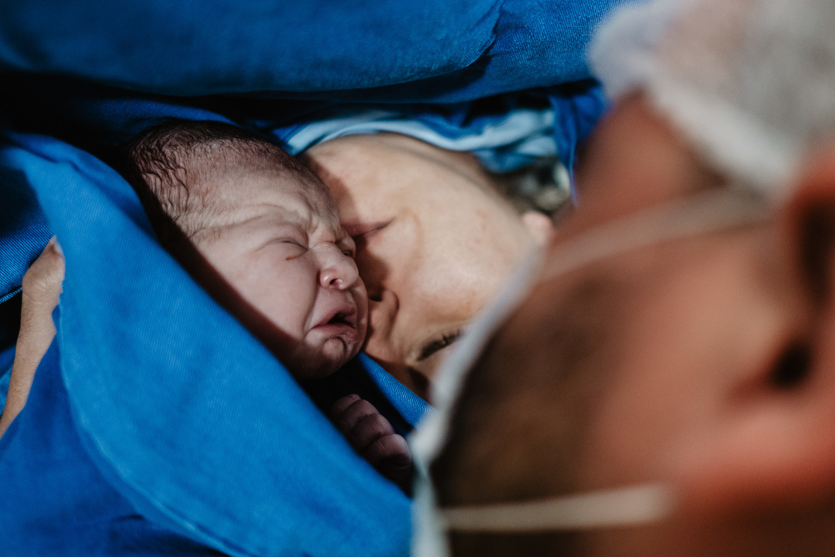 Fotos de parto e nascimento por Thiago Braga, sobre a chegada do Isaac em Florianópolis.