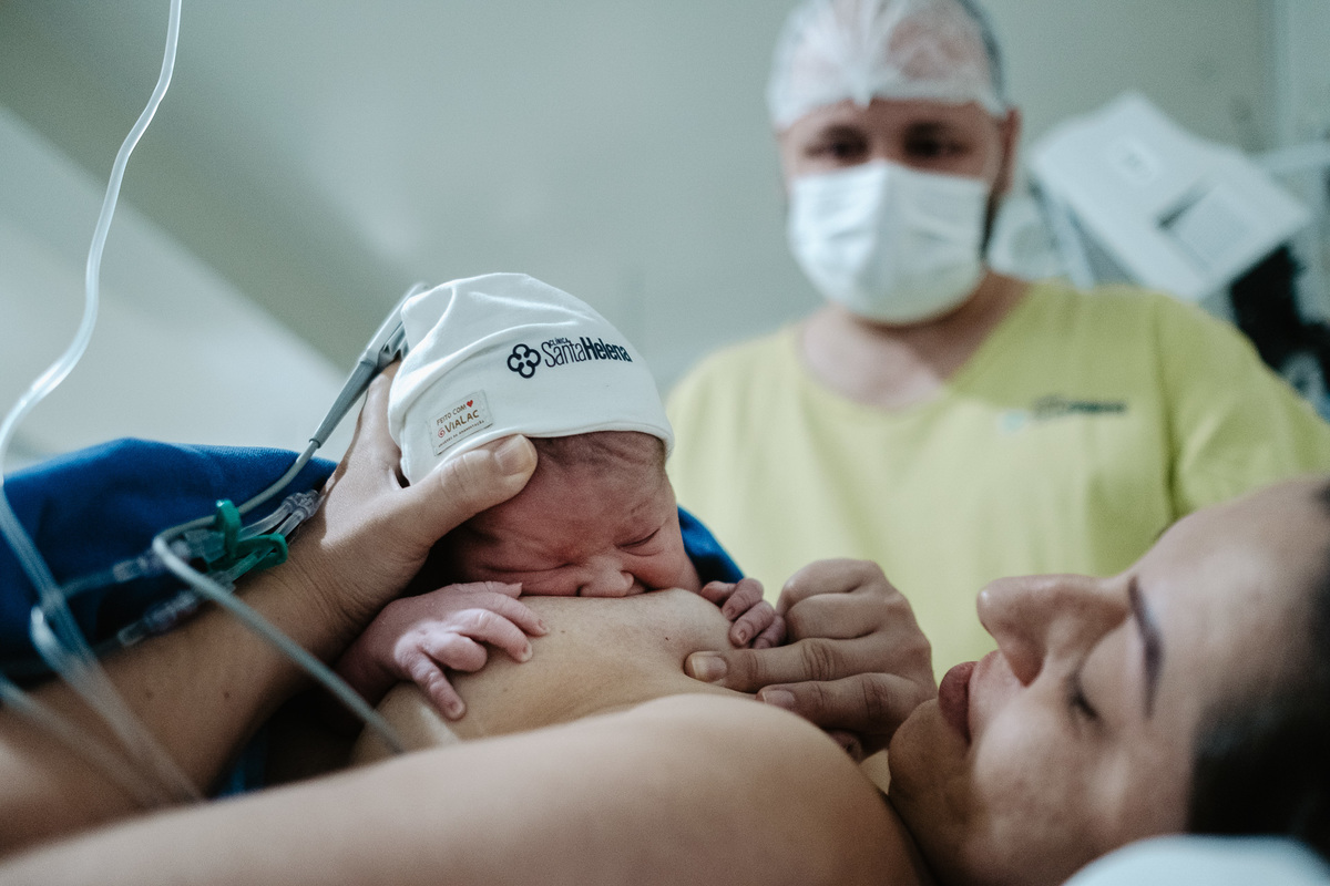 Fotos de parto e nascimento por Thiago Braga, sobre a chegada do Isaac em Florianópolis.