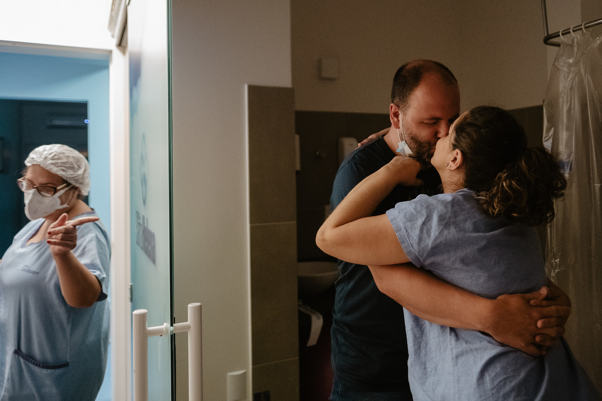 Fotos de parto e nascimento por Thiago Braga, sobre a chegada do Isaac em Florianópolis.
