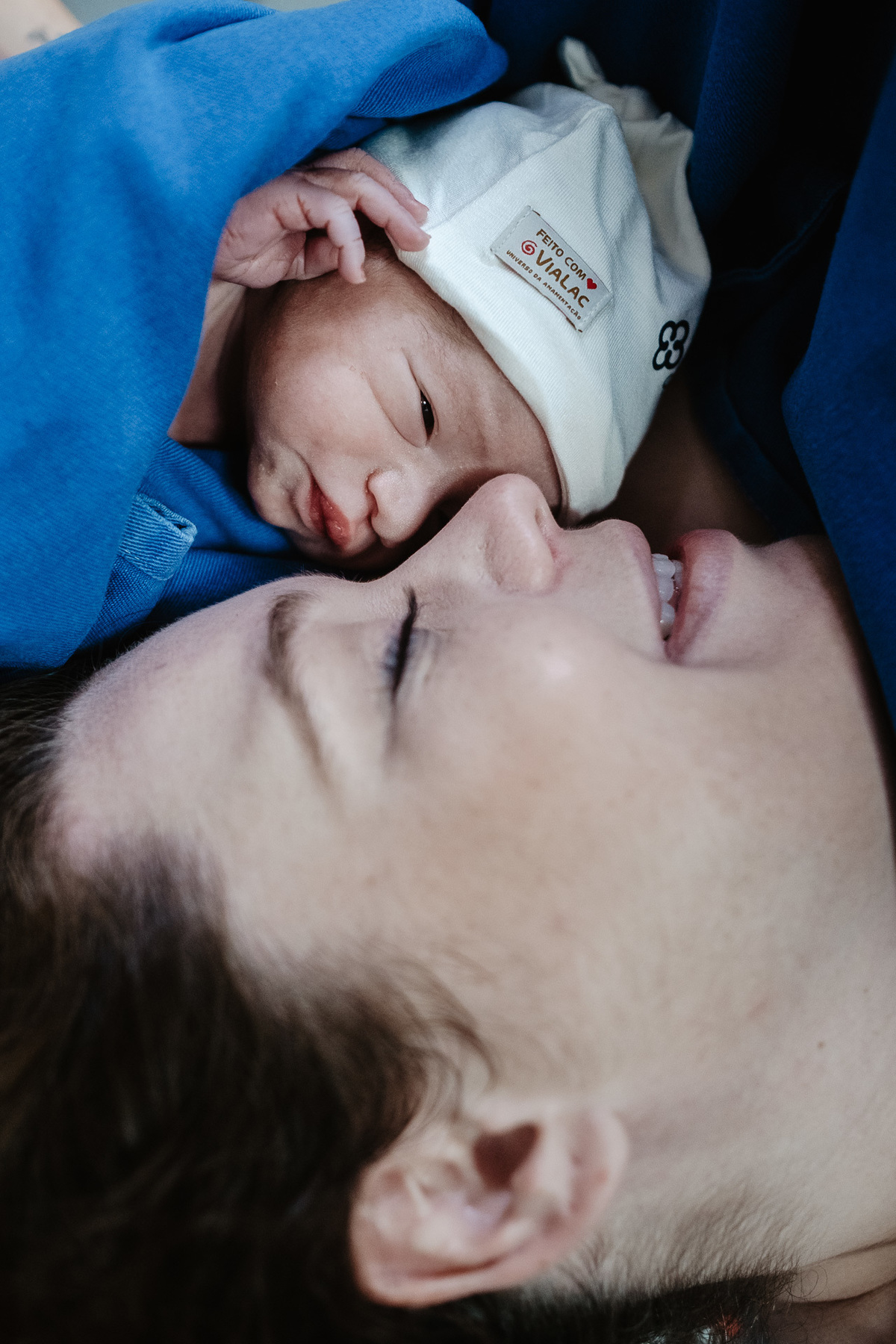 parto gemelar, cesárea de gêmeos, fotos de nascimento na maternidade Santa Helena em Florianópolis/Sc por Thiago Braga