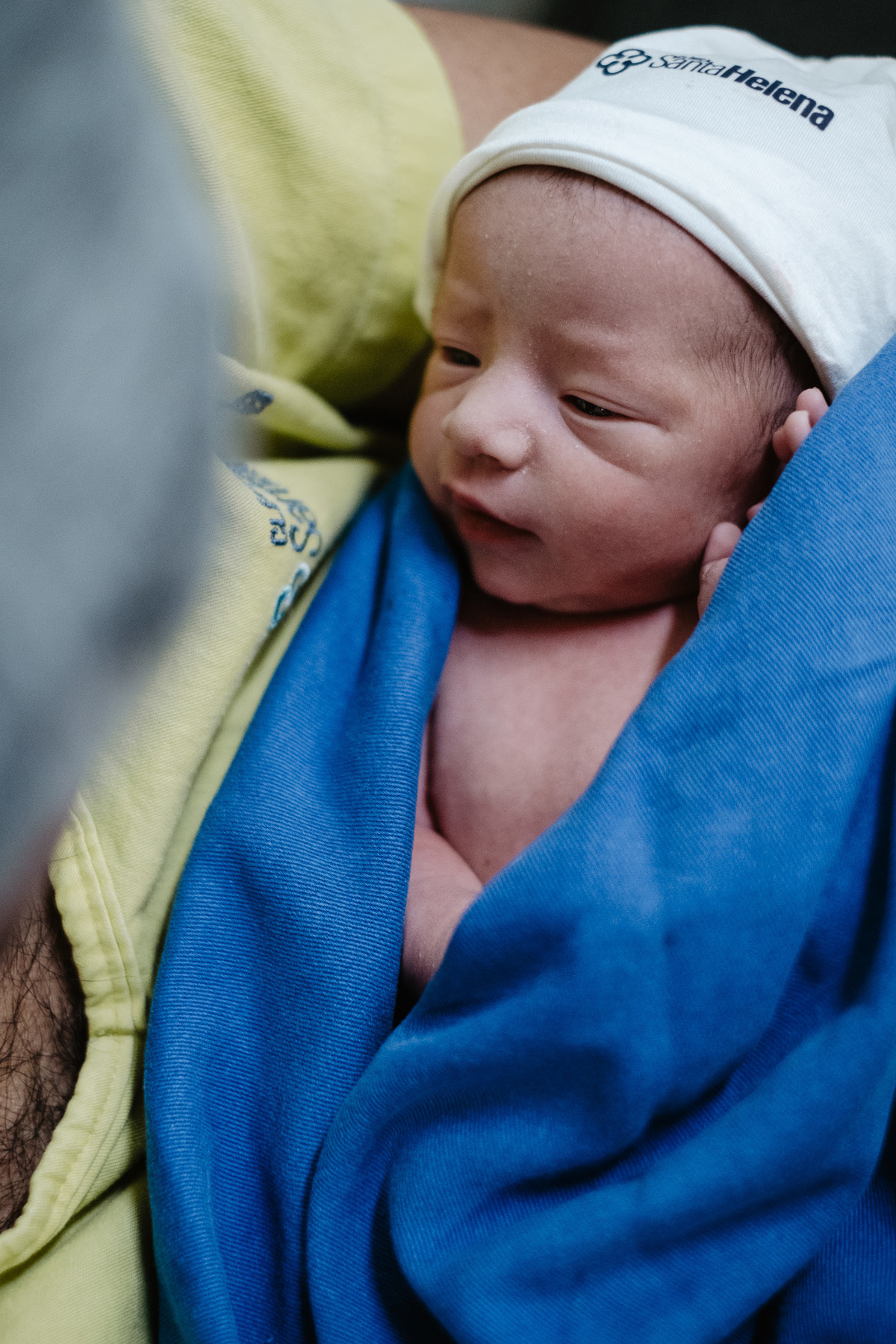 parto gemelar, cesárea de gêmeos, fotos de nascimento na maternidade Santa Helena em Florianópolis/Sc por Thiago Braga