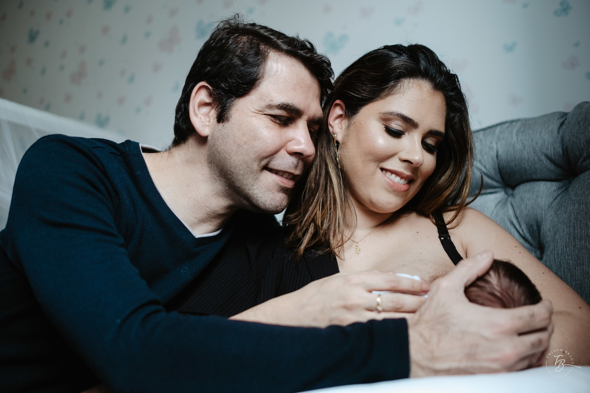 ensaio de bebê e família nos primeiros dias da Anna clara em casa, em Florianópolis, pot Thiago Braga