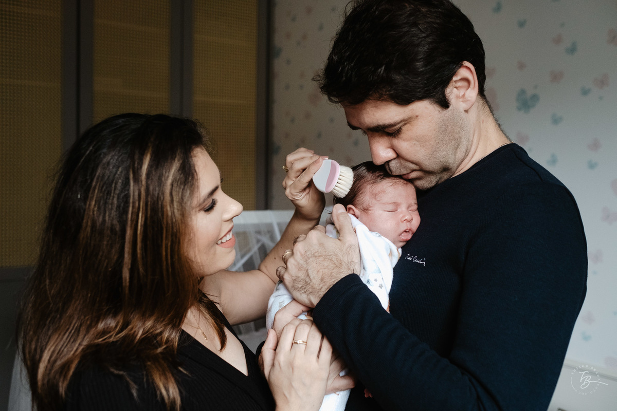 ensaio de bebê e família nos primeiros dias da Anna clara em casa, em Florianópolis, pot Thiago Braga