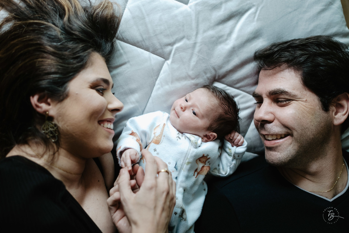 ensaio de bebê e família nos primeiros dias da Anna clara em casa, em Florianópolis, pot Thiago Braga