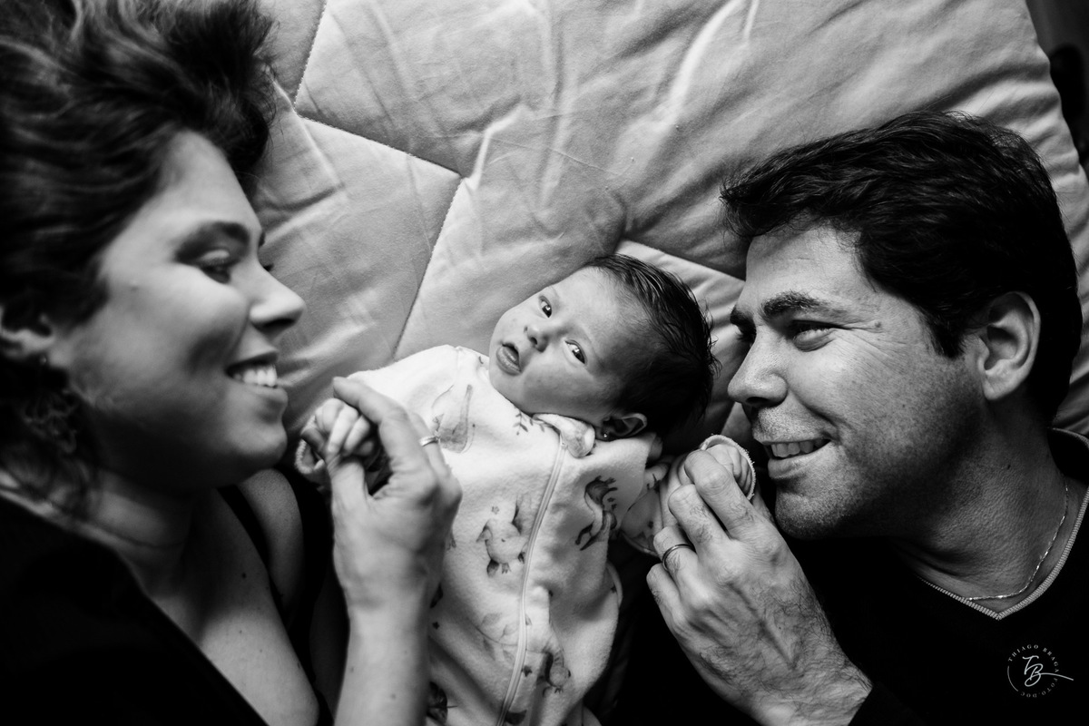 ensaio de bebê e família nos primeiros dias da Anna clara em casa, em Florianópolis, pot Thiago Braga