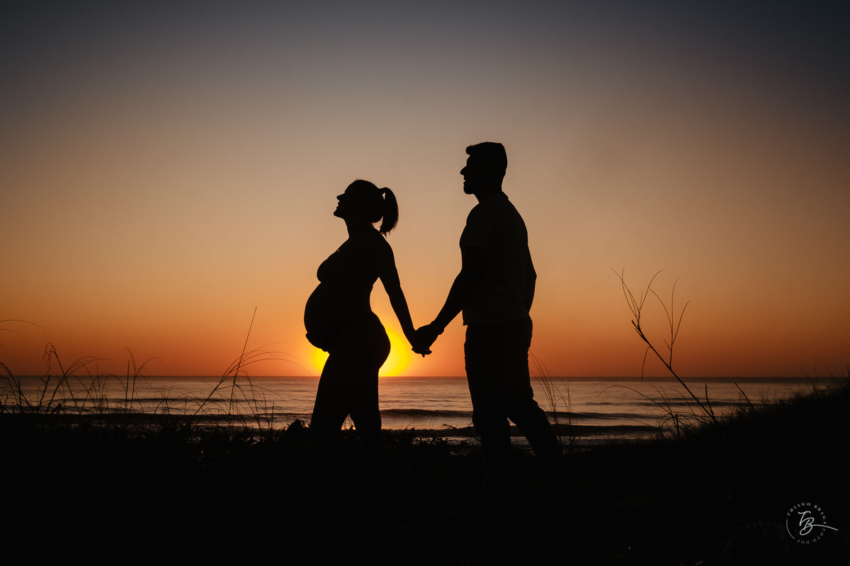 nascer do sol na praia do campeche em Florianópolis, fotos de gestante por Thiago Braga 