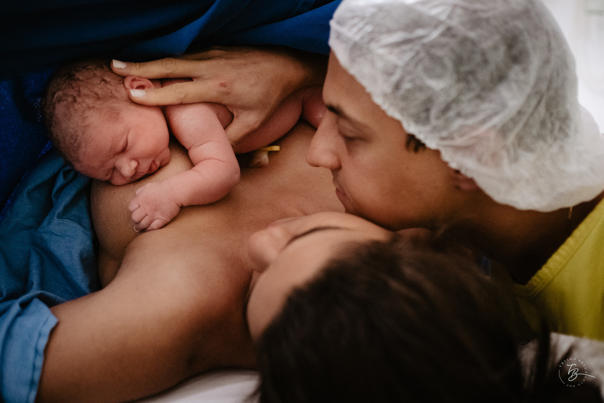 fotos de nascimento, maternidade santa Helena em Florianópolis. Cesárea humanizada, fotografia de Thiago Braga 