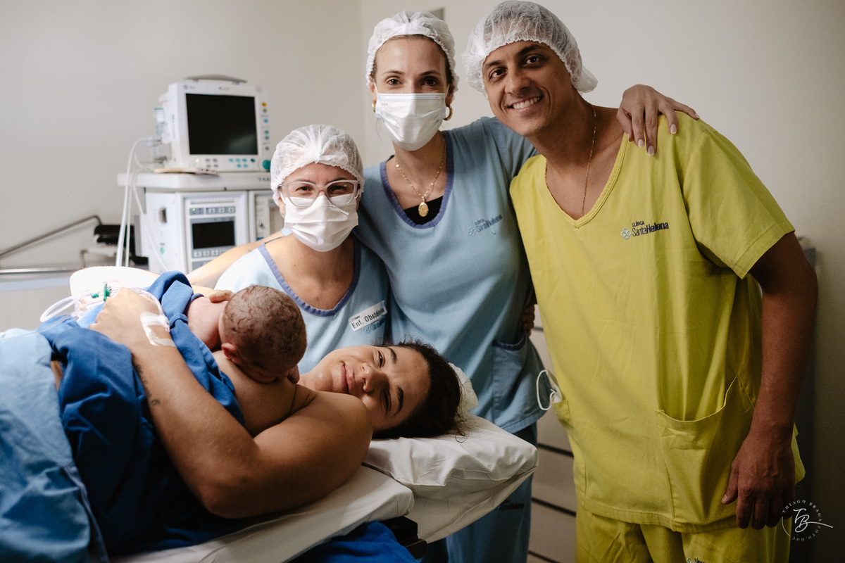 fotos de nascimento, maternidade santa Helena em Florianópolis. Cesárea humanizada, fotografia de Thiago Braga 