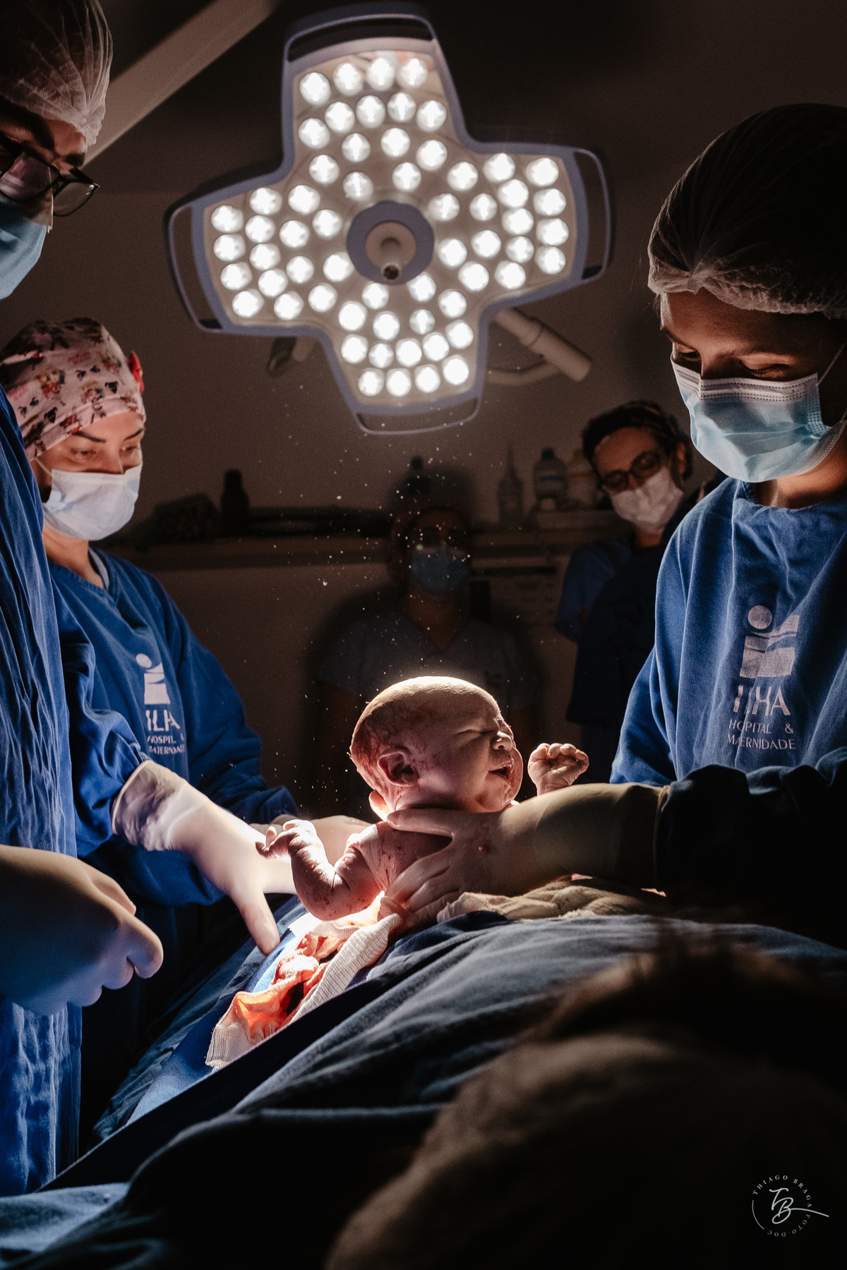 cesárea humanizada na maternidade ilha em Florianópolis por Thiago Braga