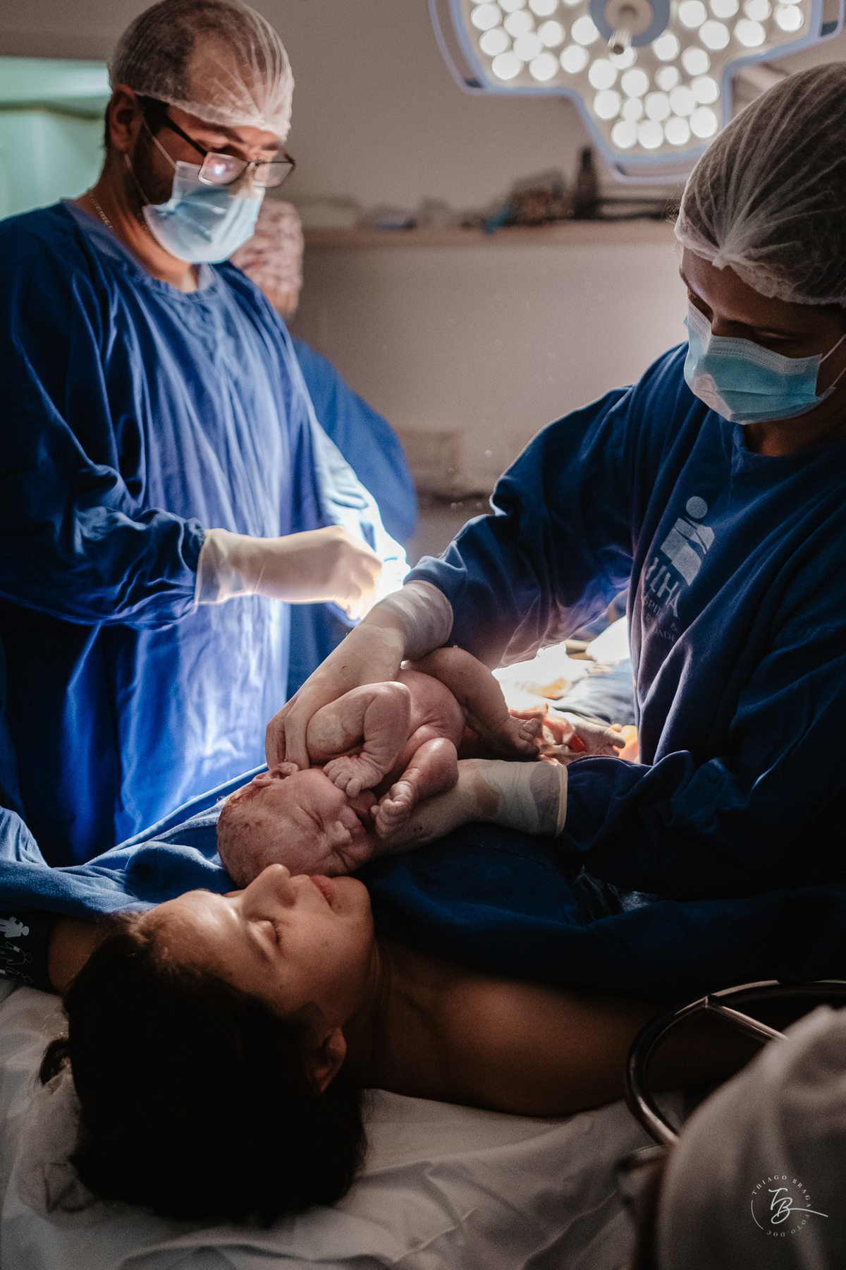 cesárea humanizada na maternidade ilha em Florianópolis por Thiago Braga