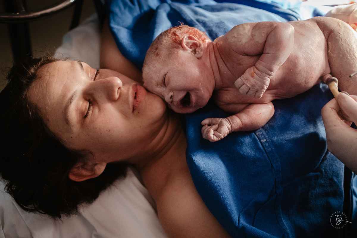 cesárea humanizada na maternidade ilha em Florianópolis por Thiago Braga