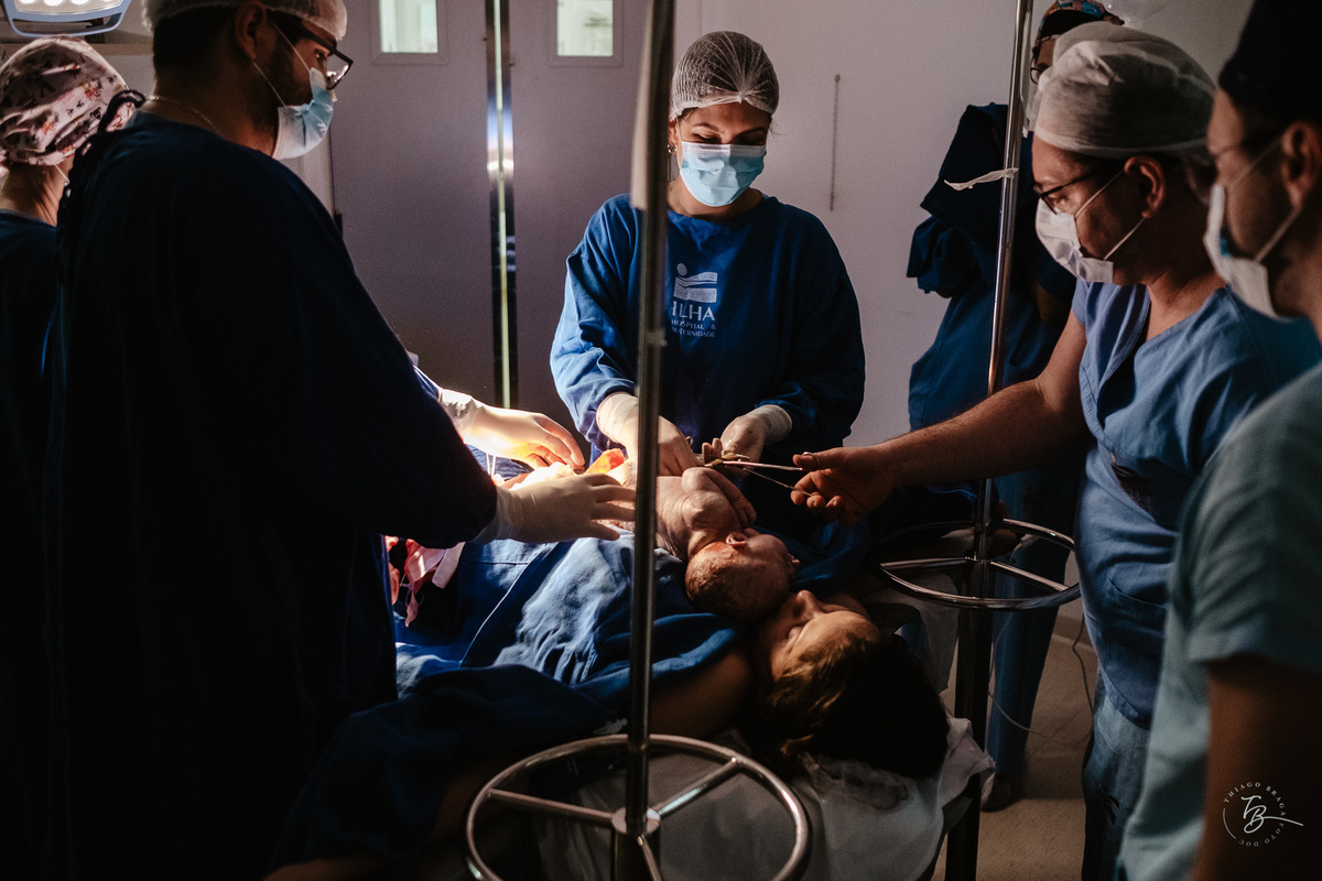 cesárea humanizada na maternidade ilha em Florianópolis por Thiago Braga
